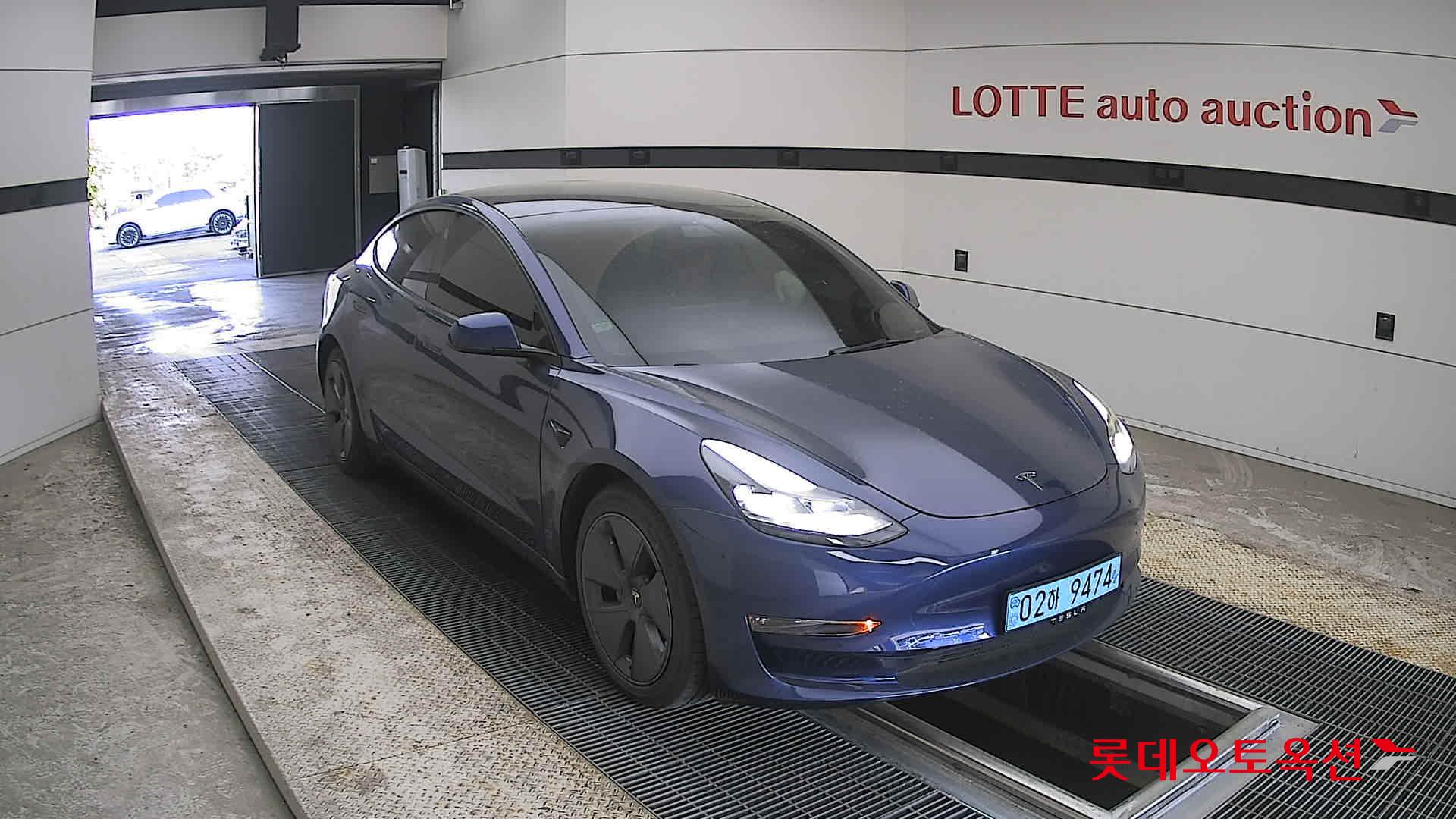 TESLA Model 3 - 6