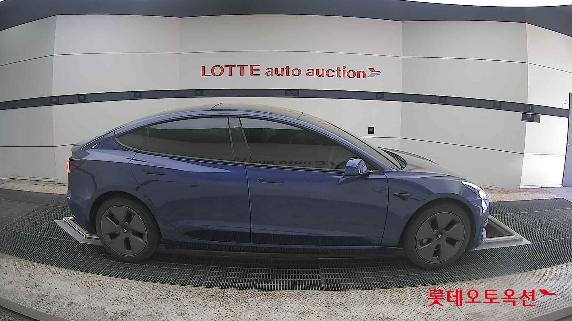 TESLA Model 3 - 21