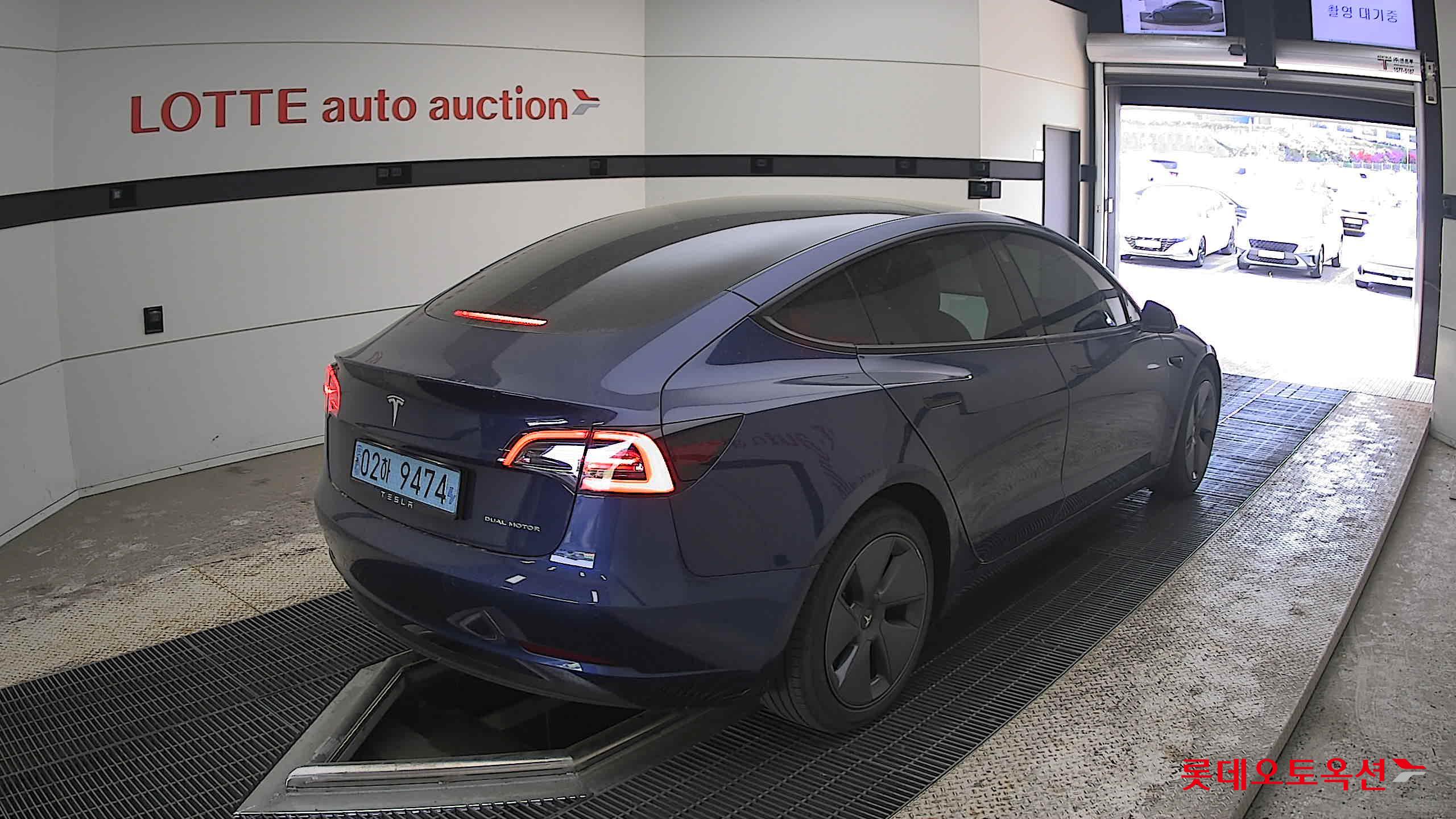 TESLA Model 3 - 5