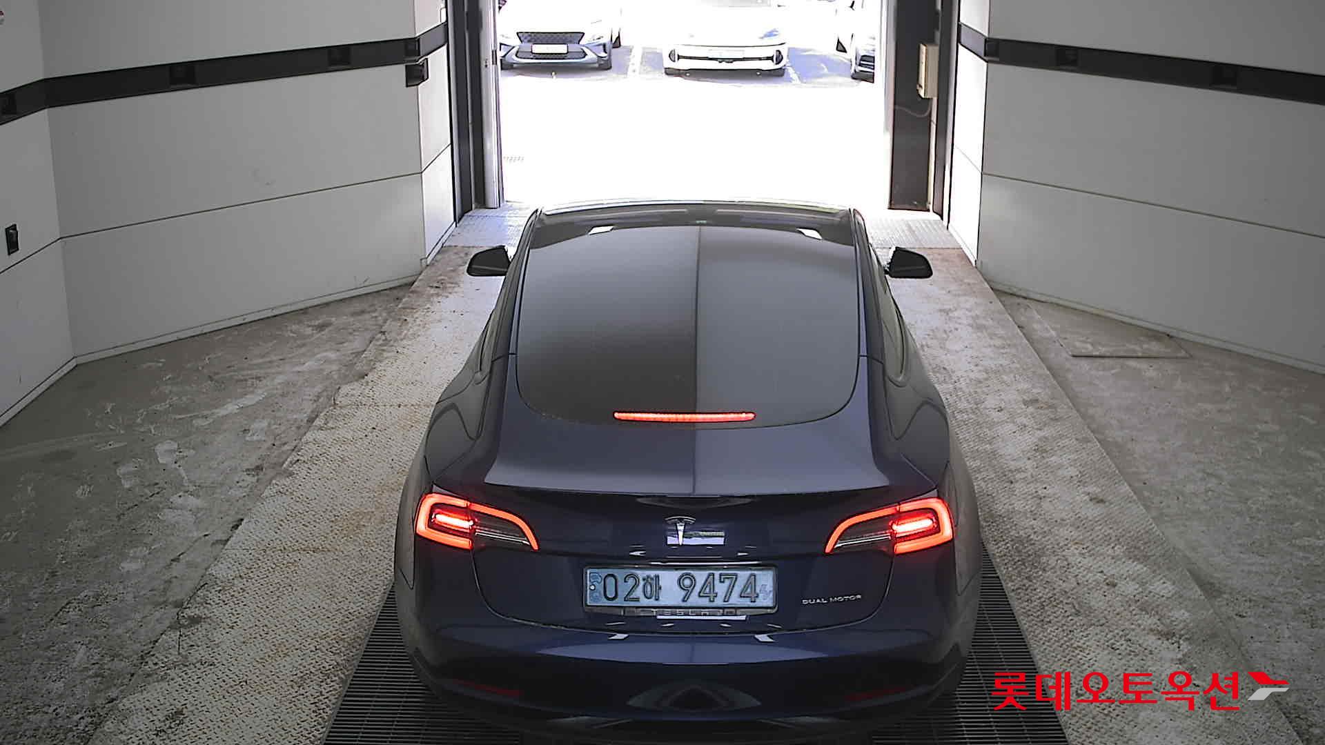 TESLA Model 3 - 17