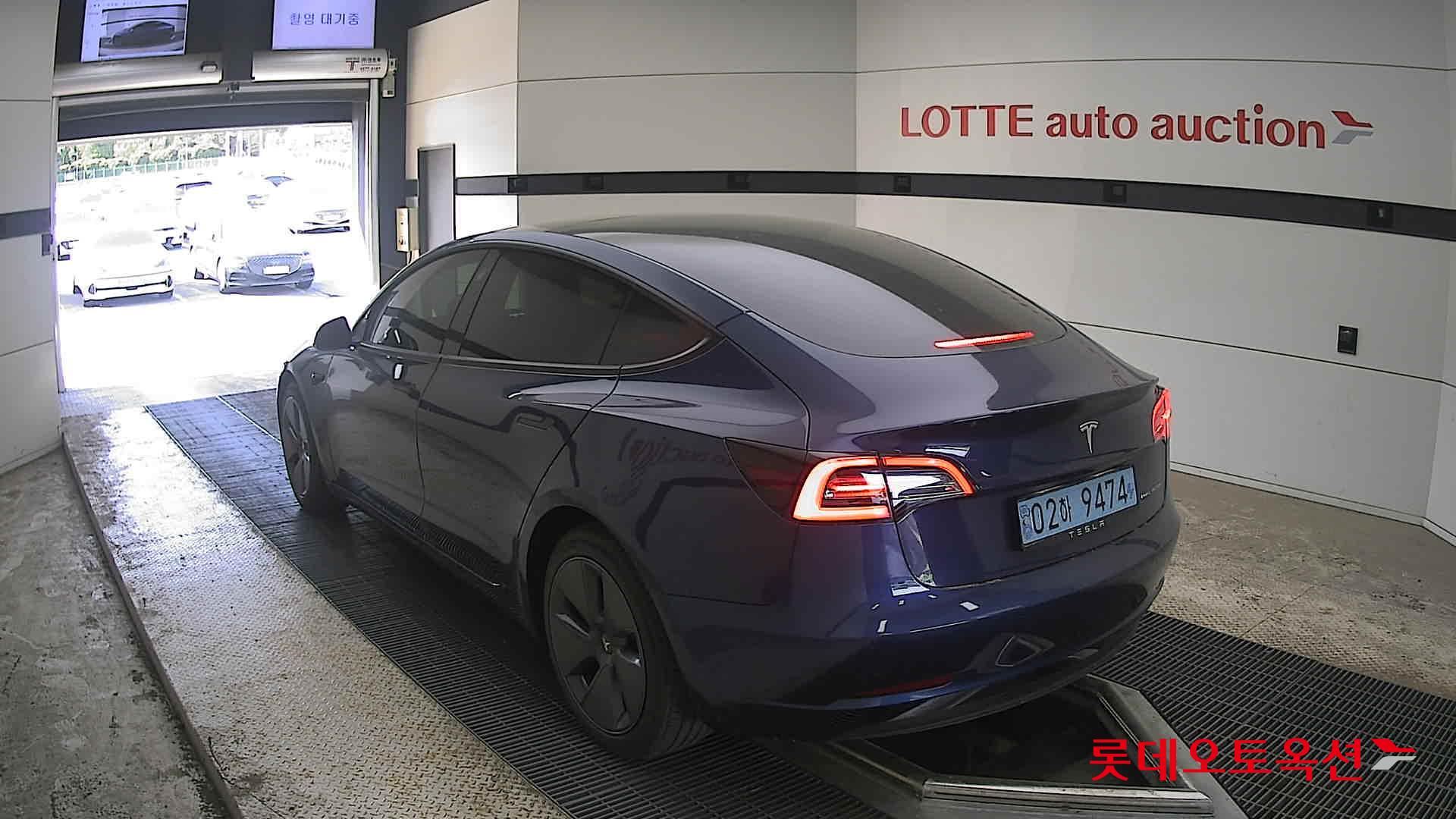 TESLA Model 3 - 4