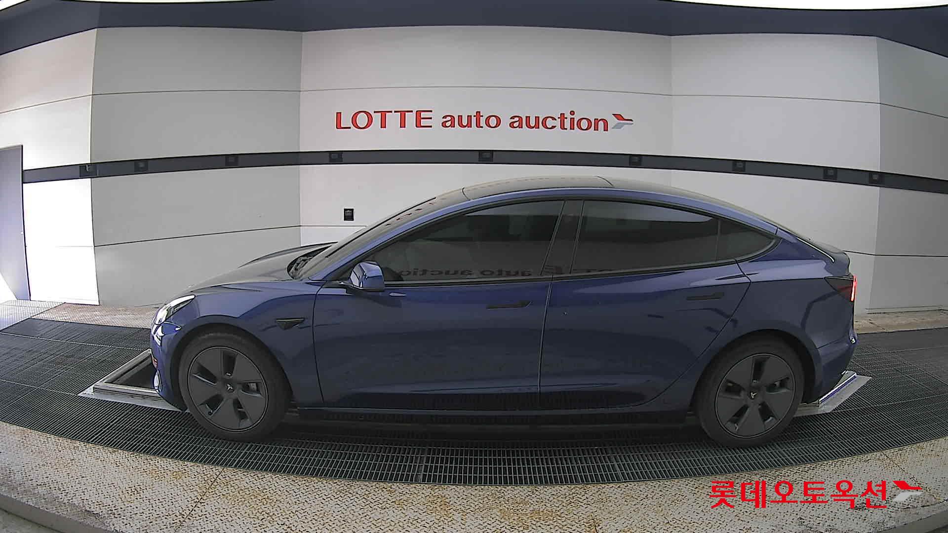 TESLA Model 3 - 13