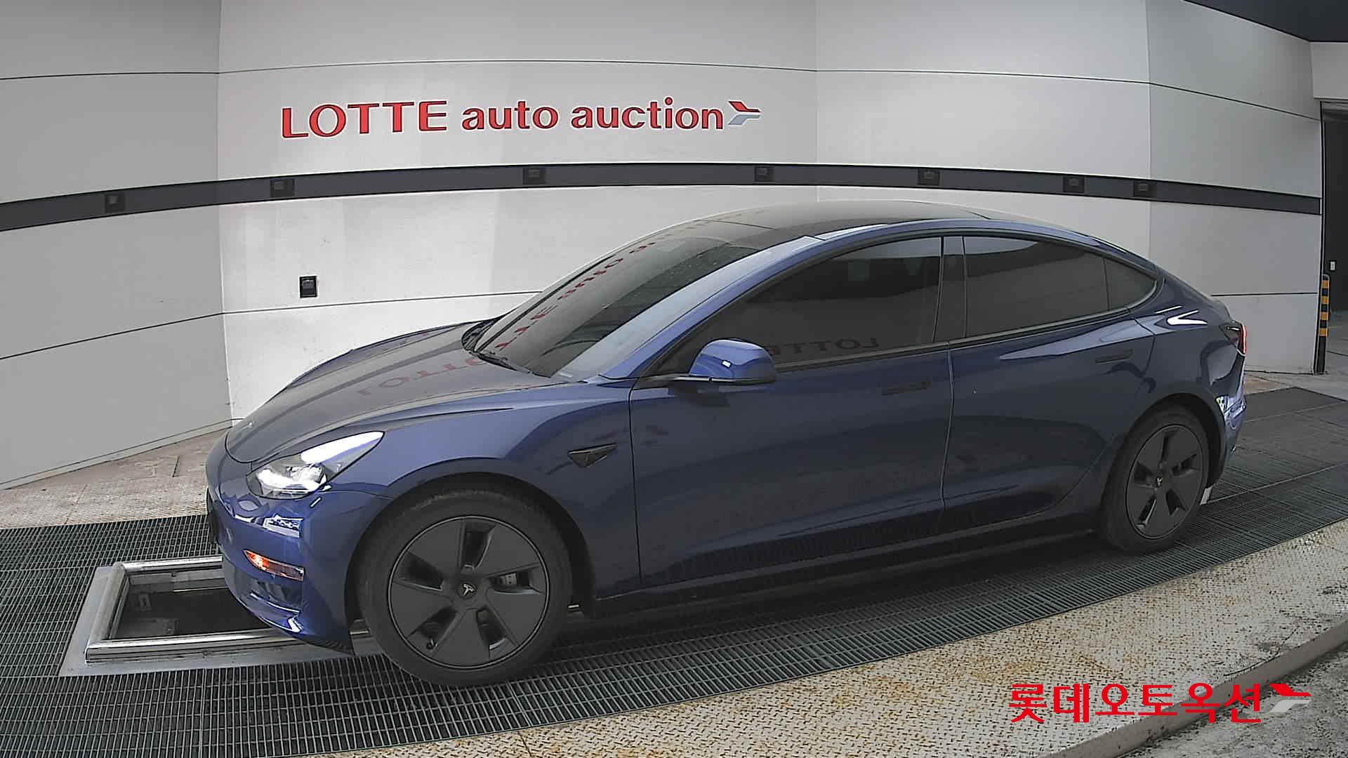 TESLA Model 3 - 12
