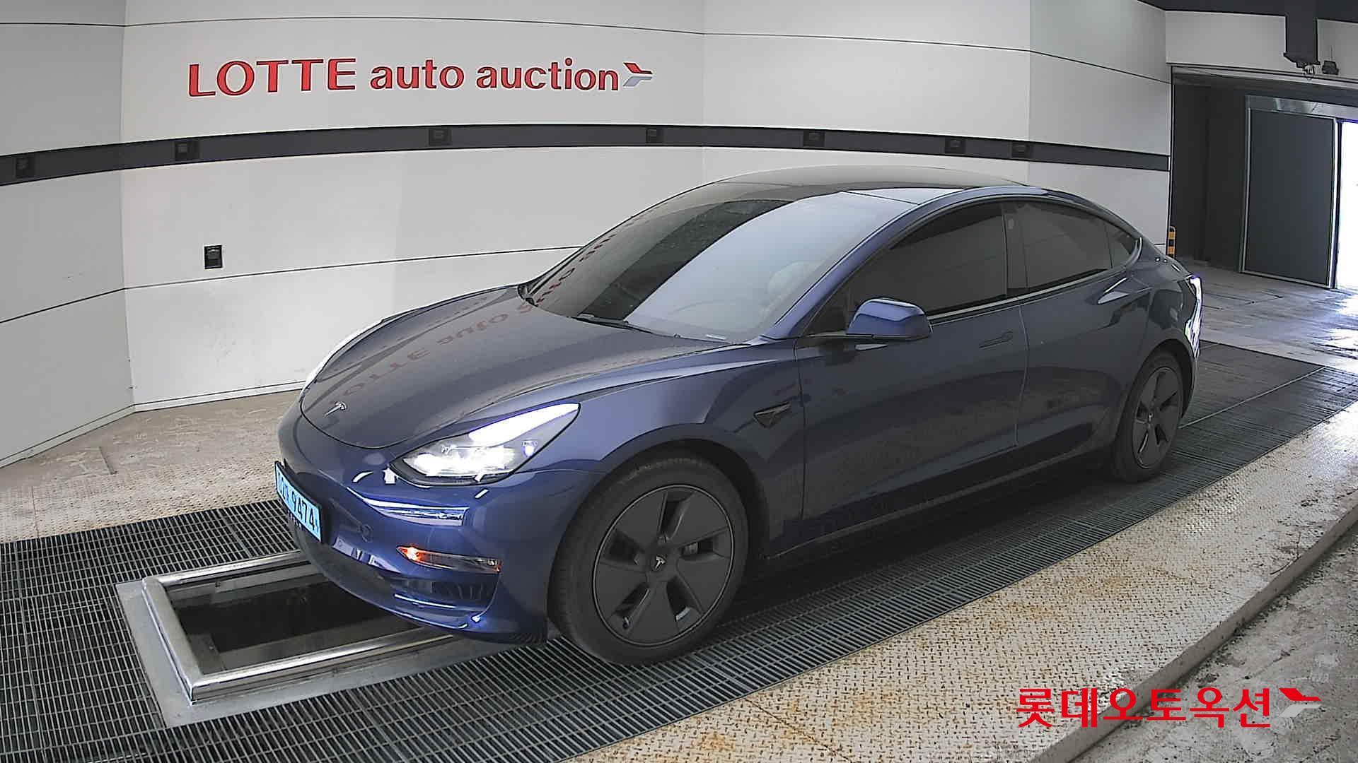 TESLA Model 3 - 11