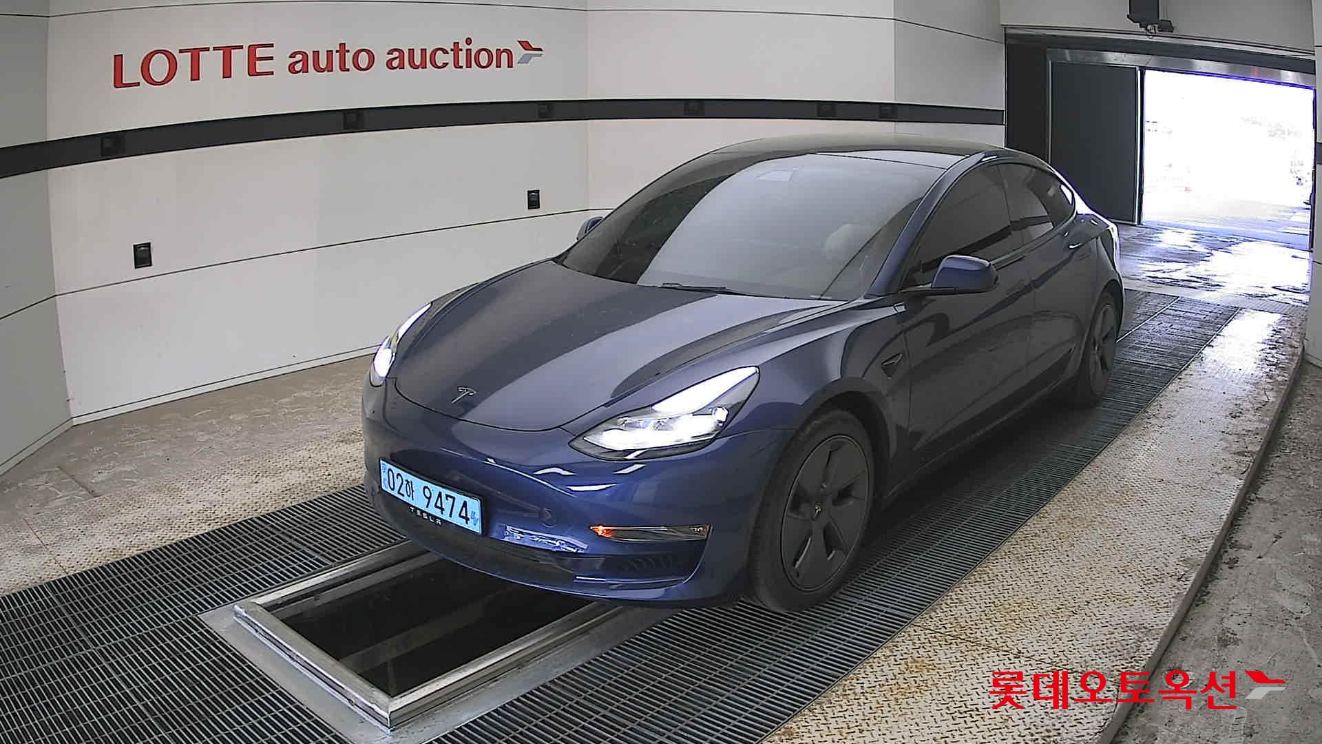 TESLA Model 3 - 3