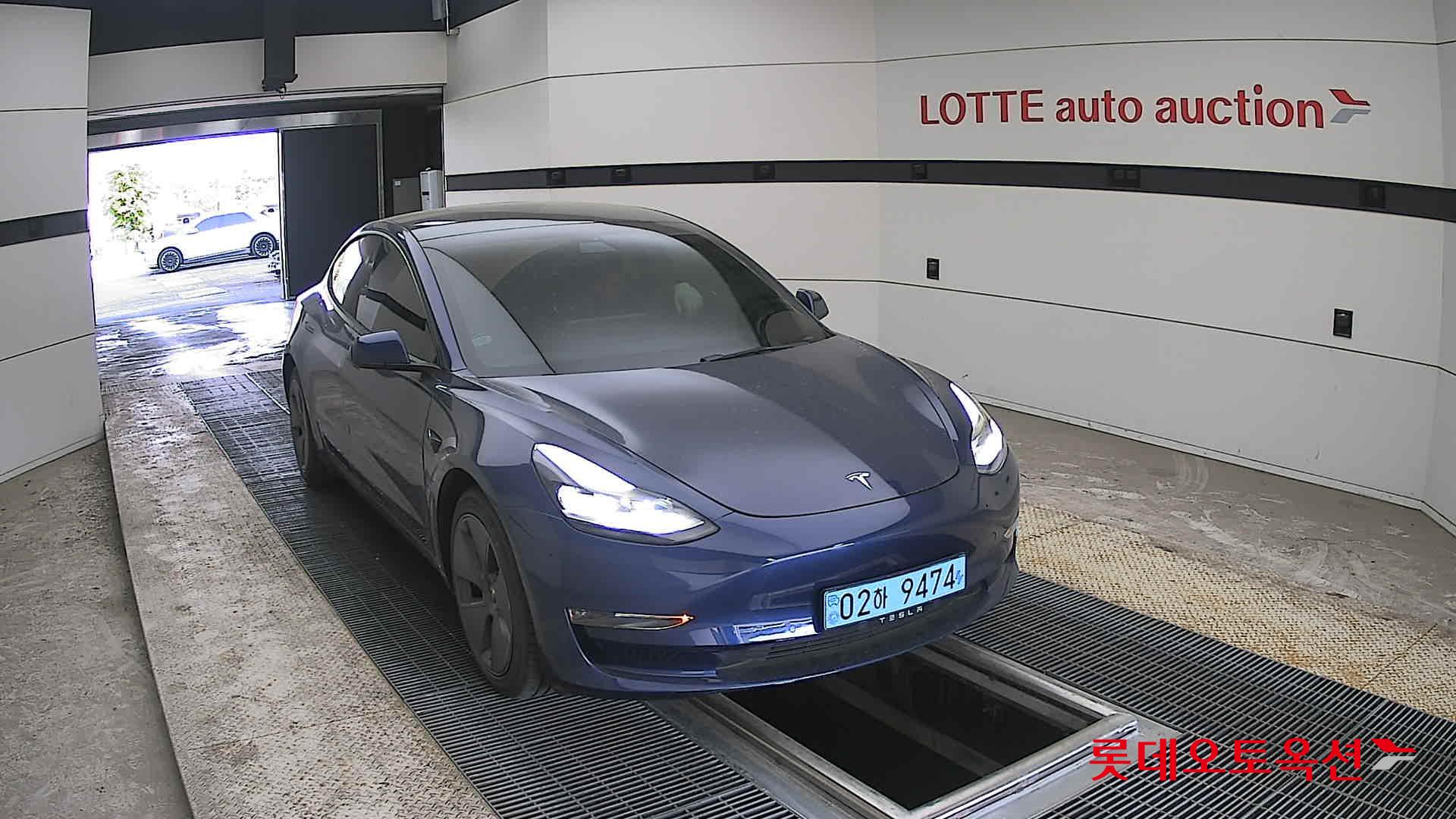 TESLA Model 3 - 24