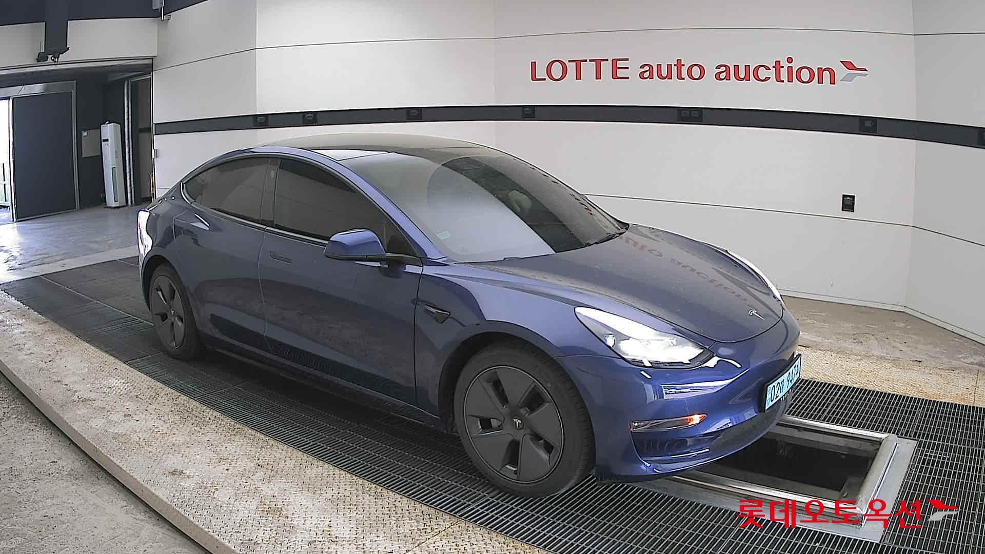 TESLA Model 3 - 23