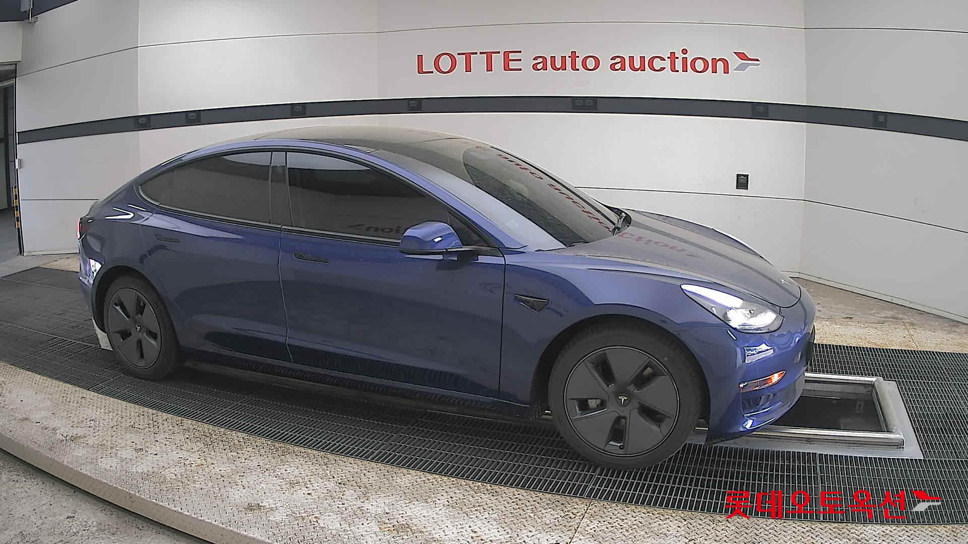 TESLA Model 3 - 22