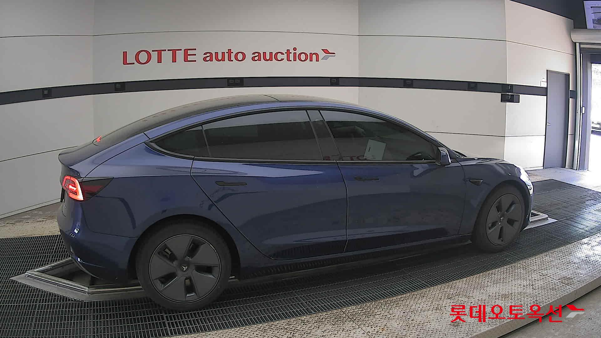TESLA Model 3 - 20