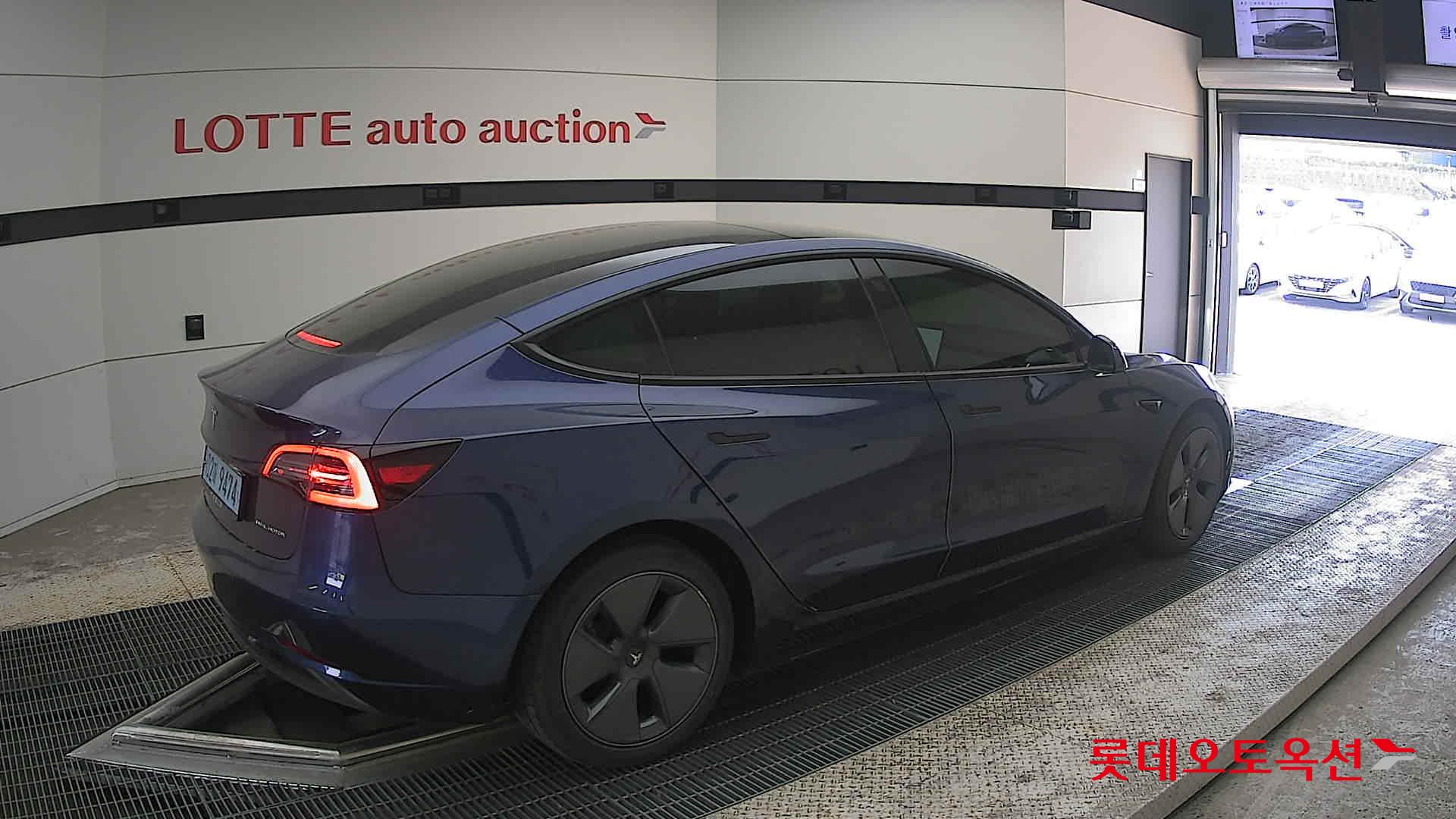 TESLA Model 3 - 19