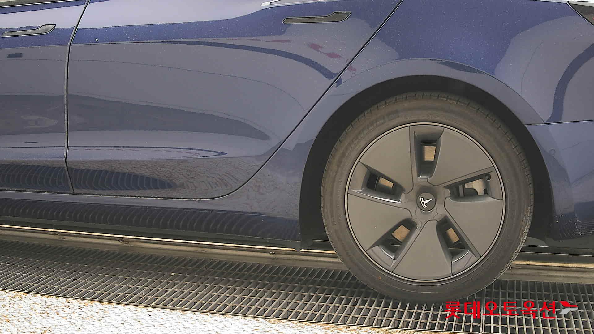 TESLA Model 3 - 26