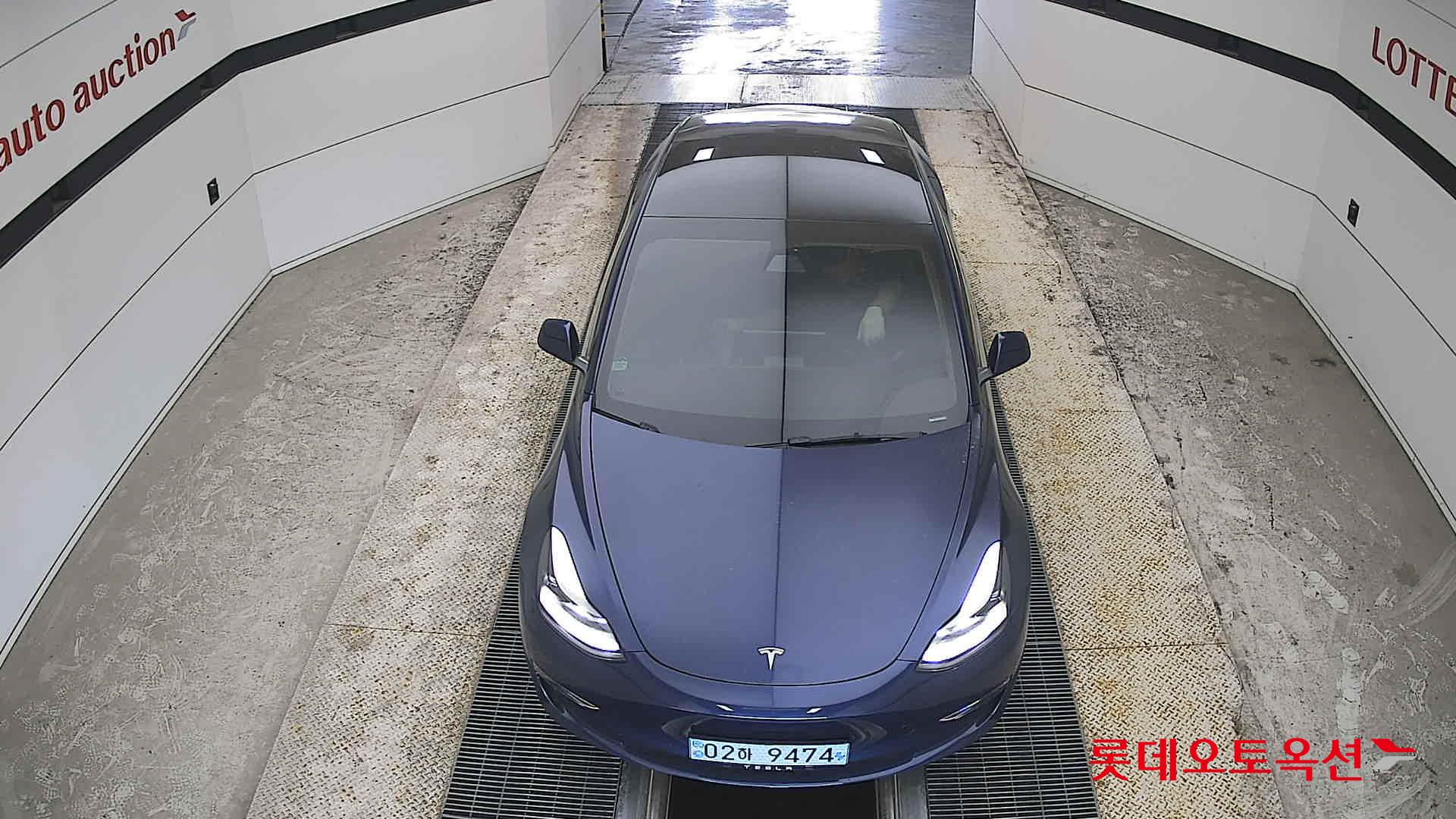 TESLA Model 3 - 7