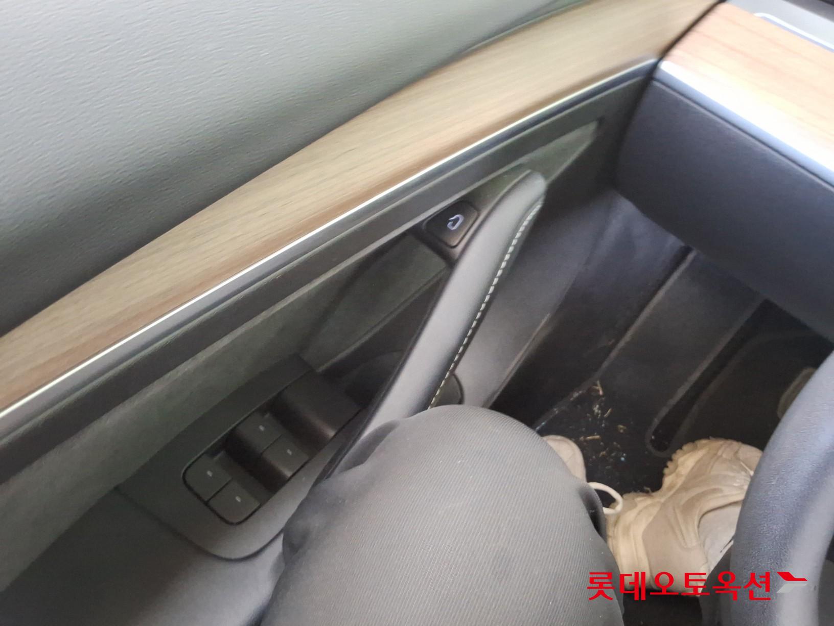 TESLA Model 3 - 29
