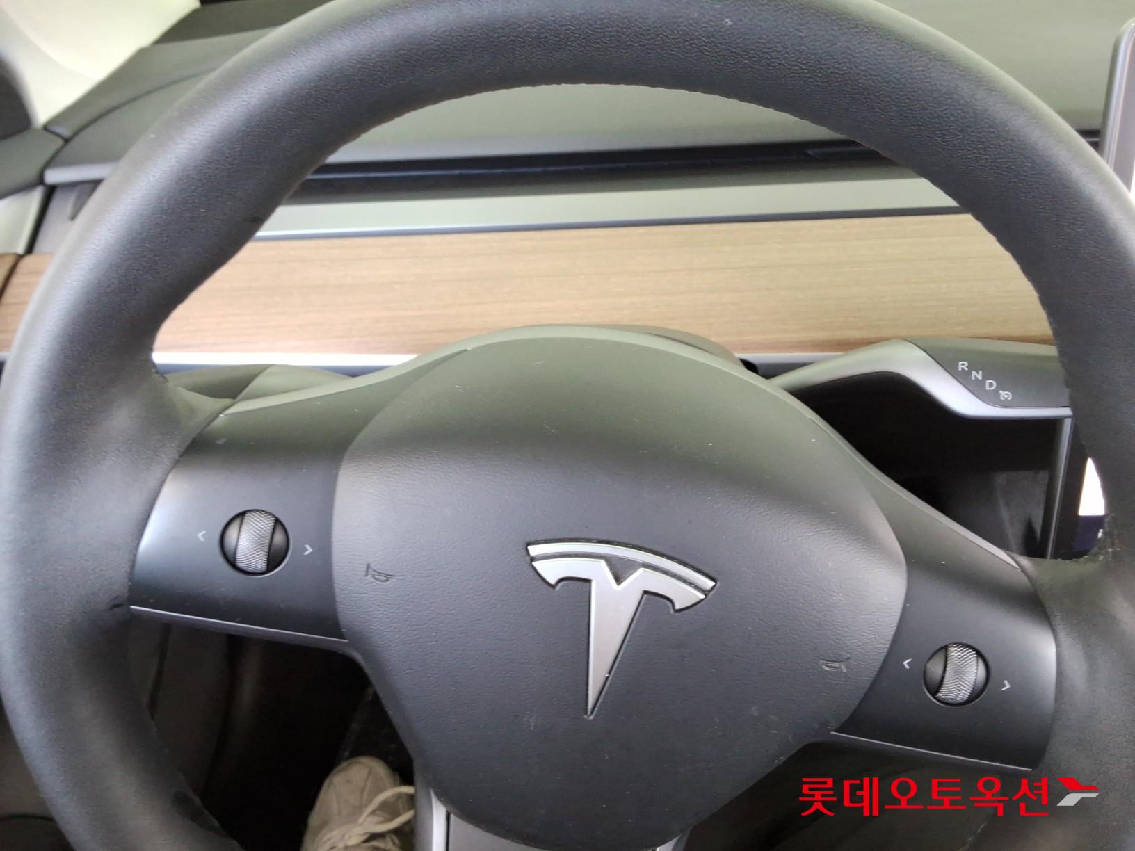 TESLA Model 3 - 30