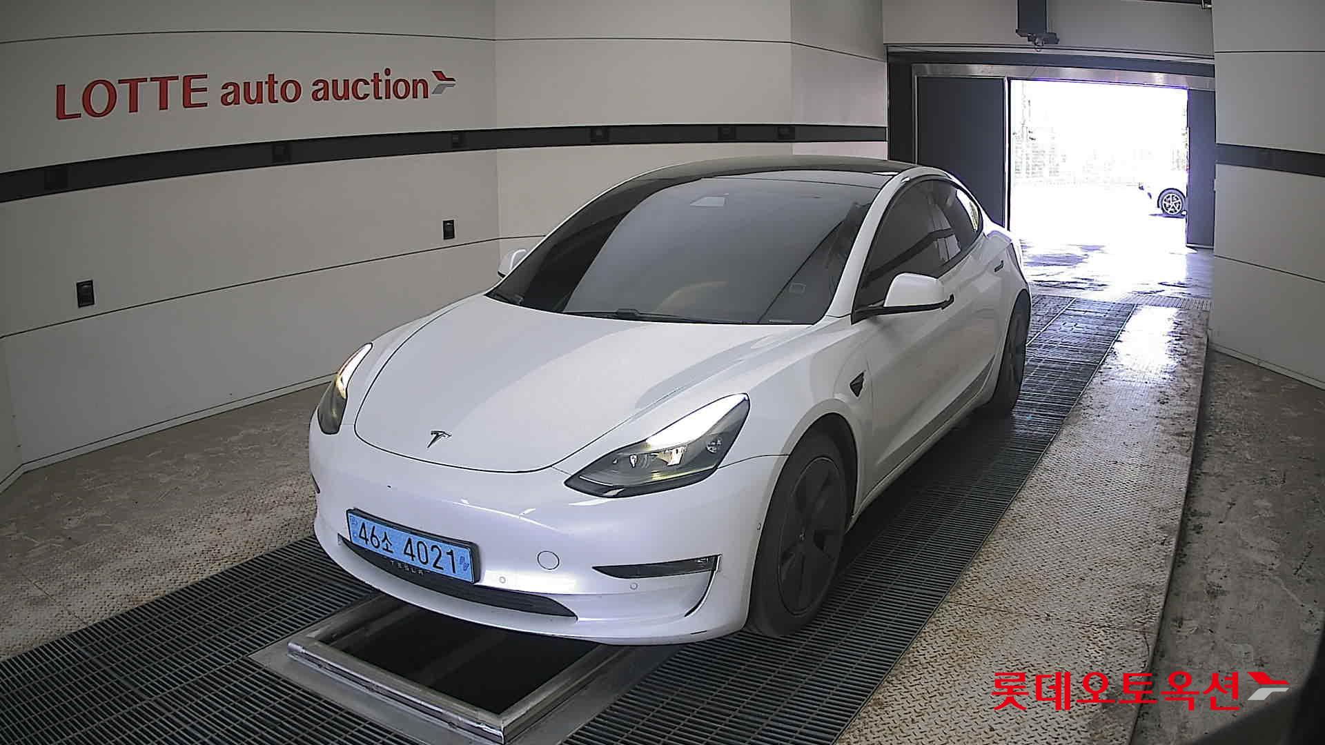 TESLA Model 3 - 10