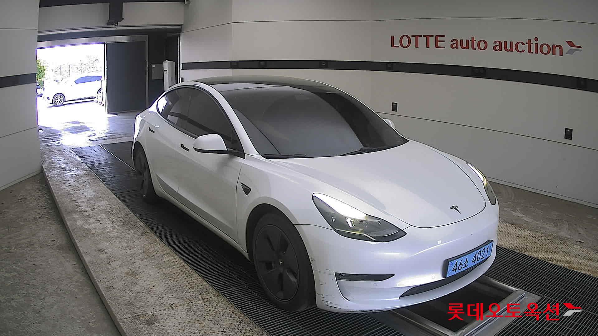 TESLA Model 3 - 6