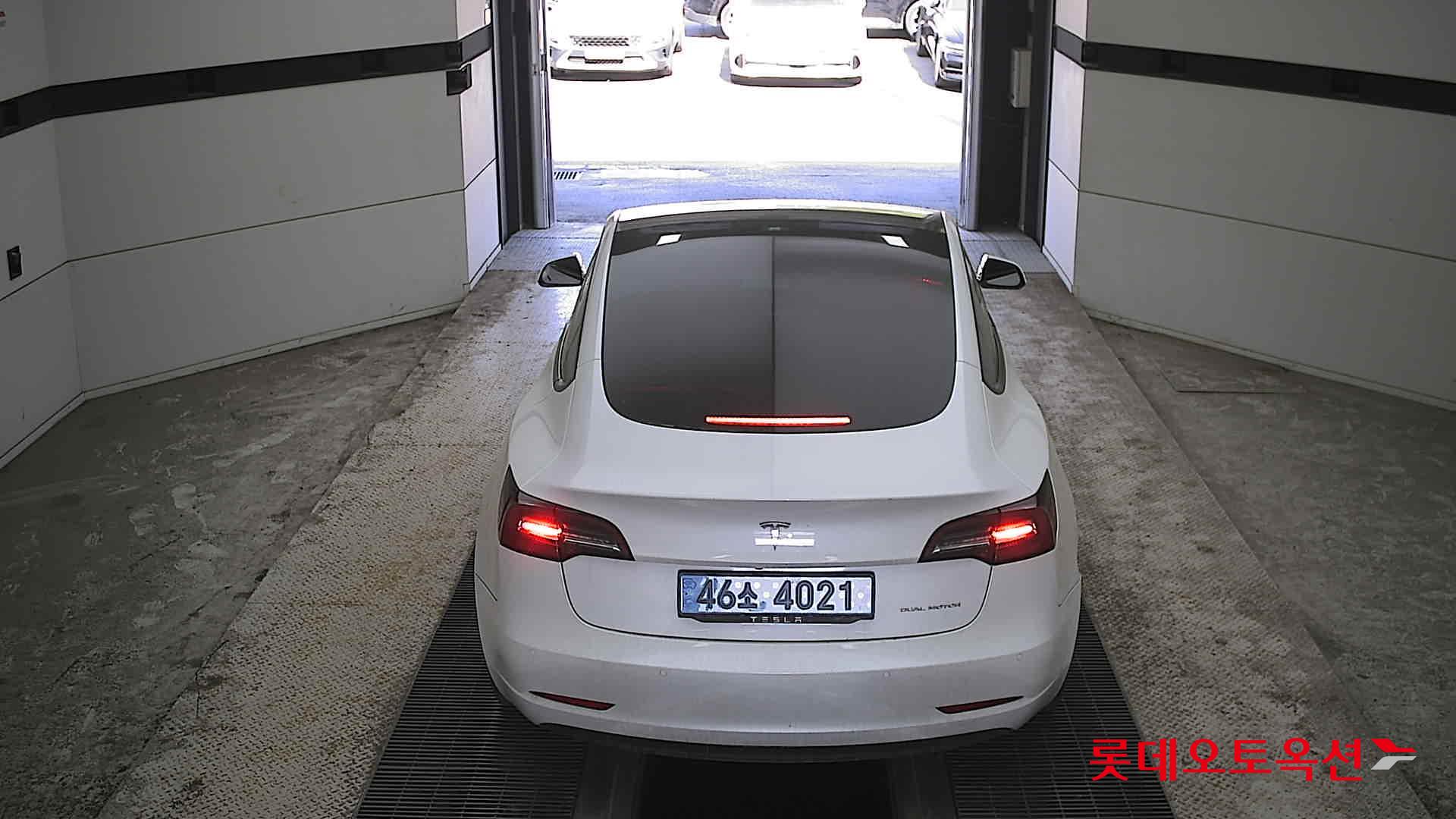 TESLA Model 3 - 17