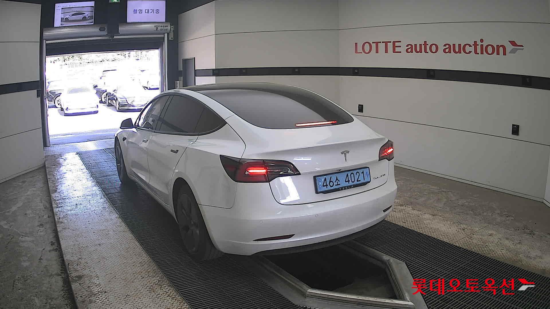 TESLA Model 3 - 16