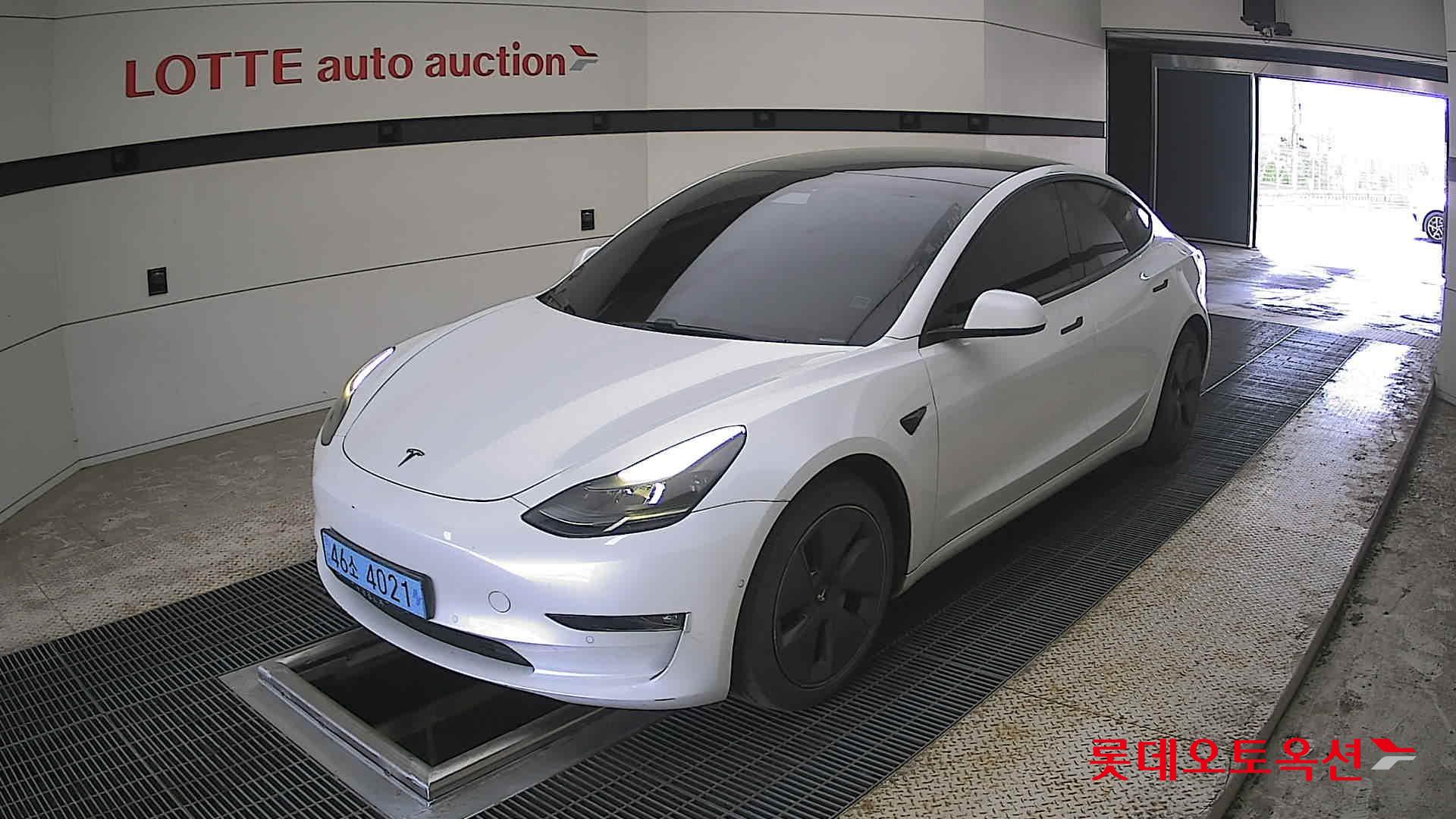 TESLA Model 3 - 3