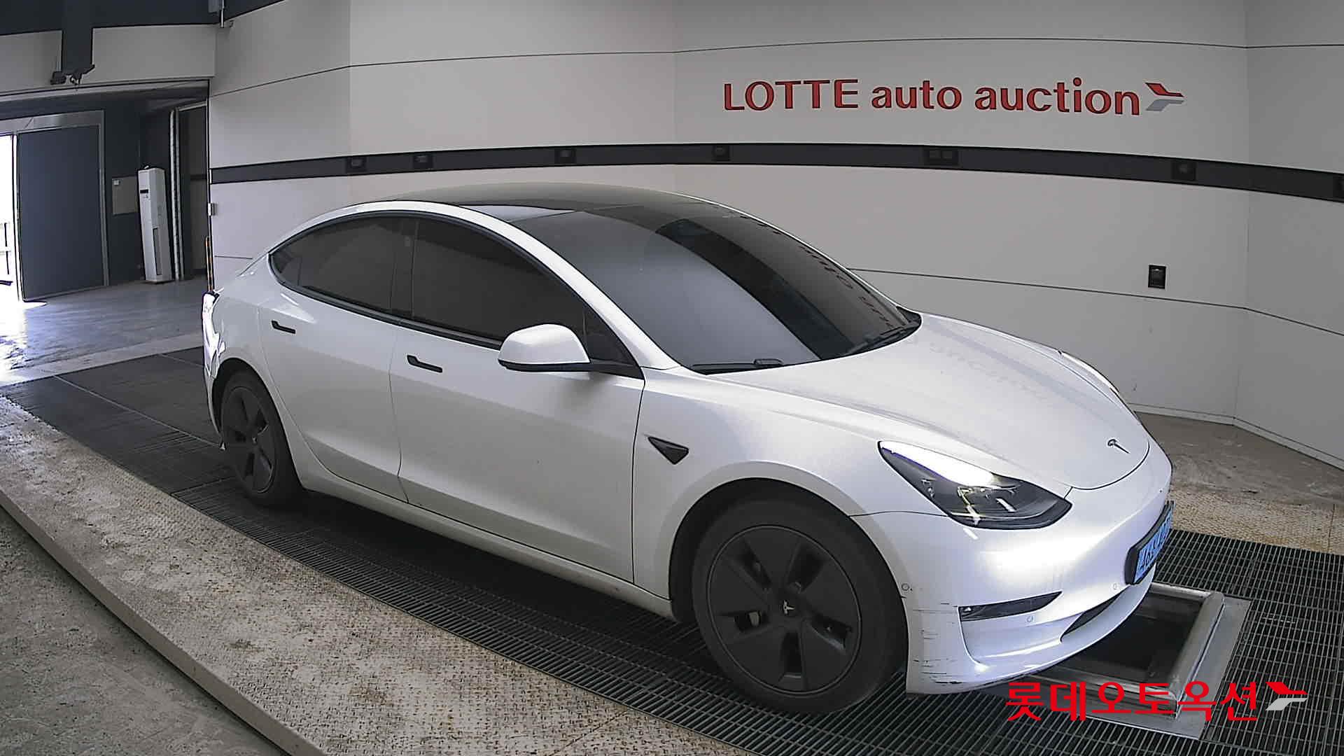 TESLA Model 3 - 23