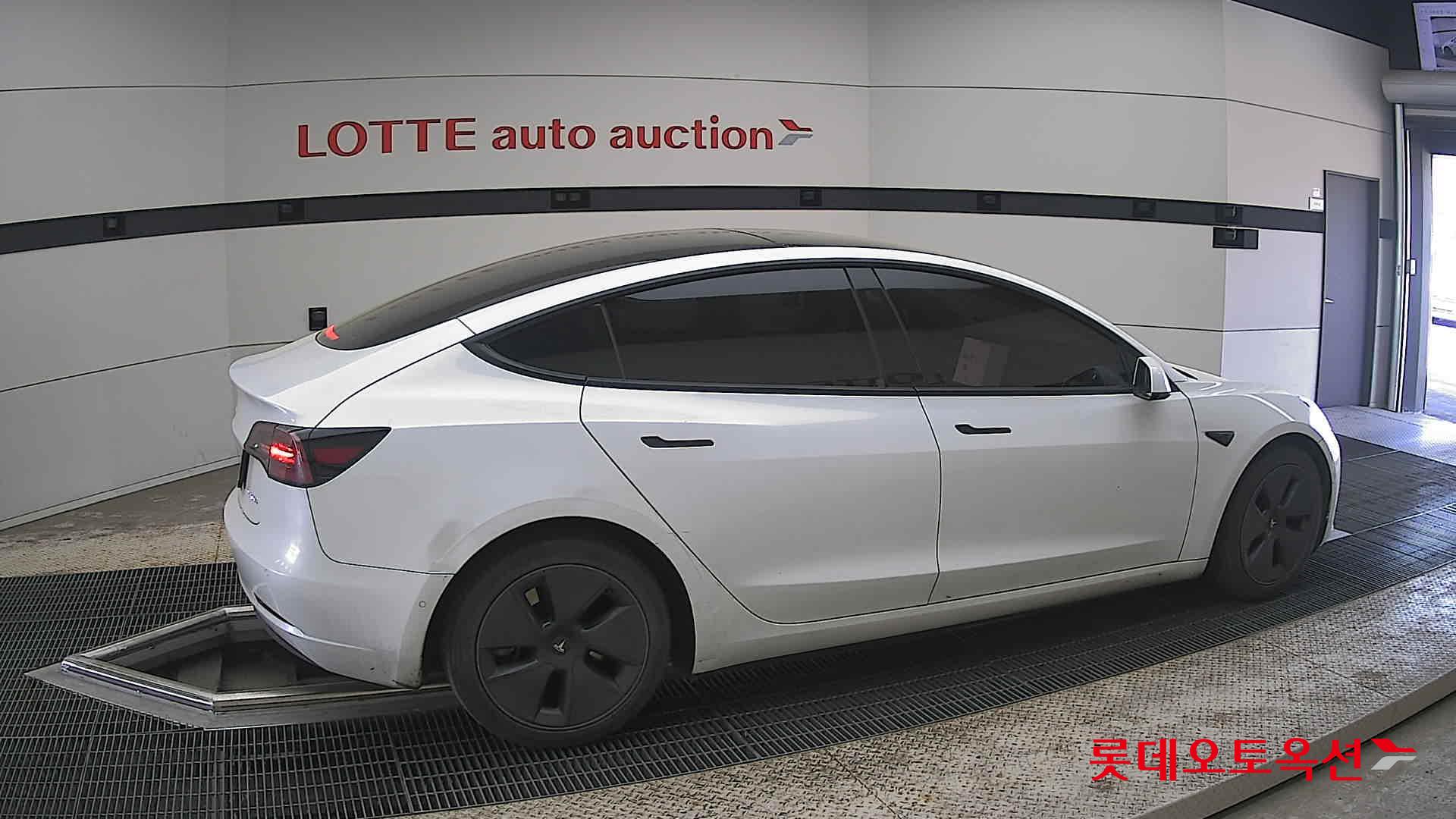 TESLA Model 3 - 20