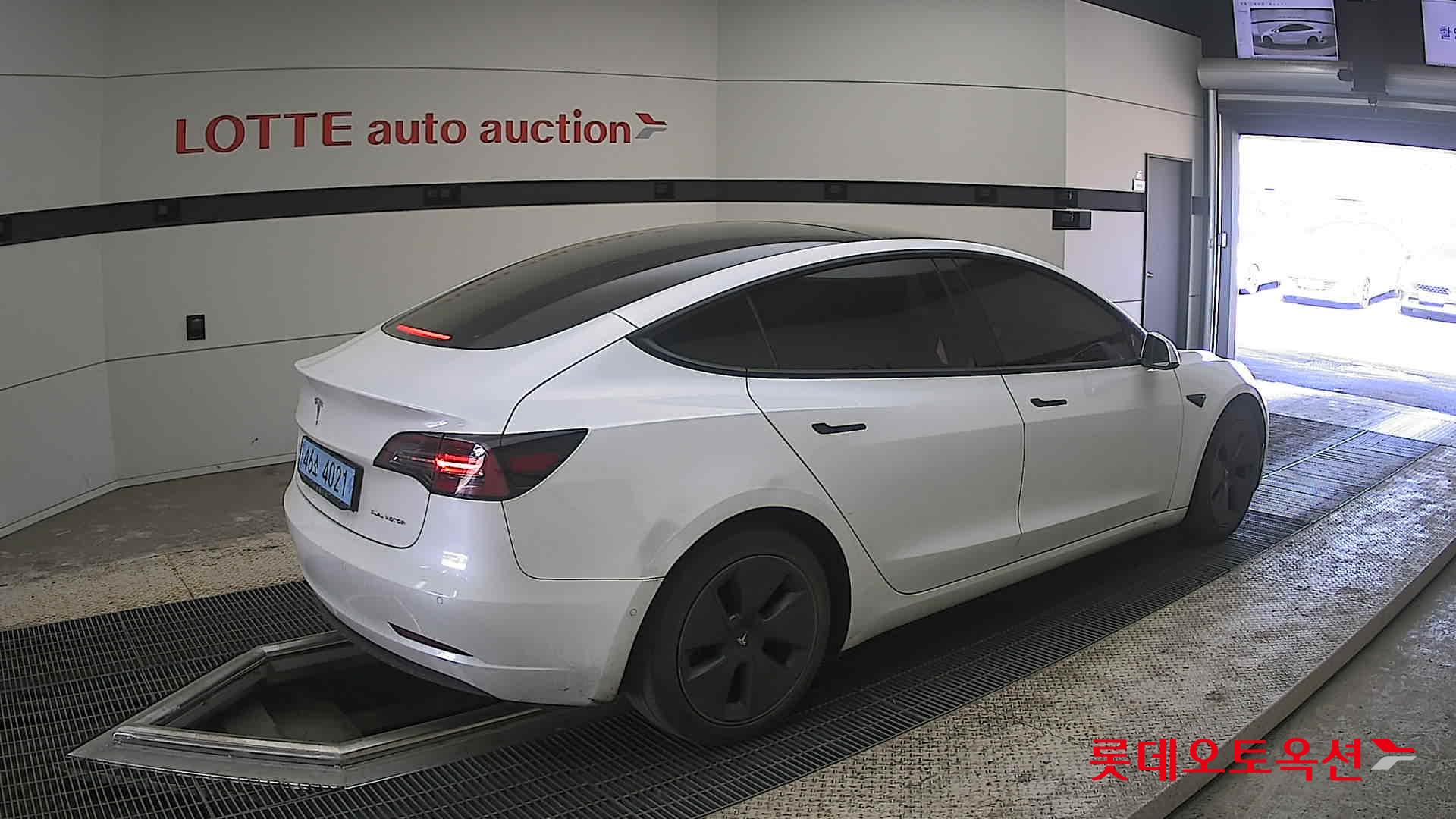 TESLA Model 3 - 19