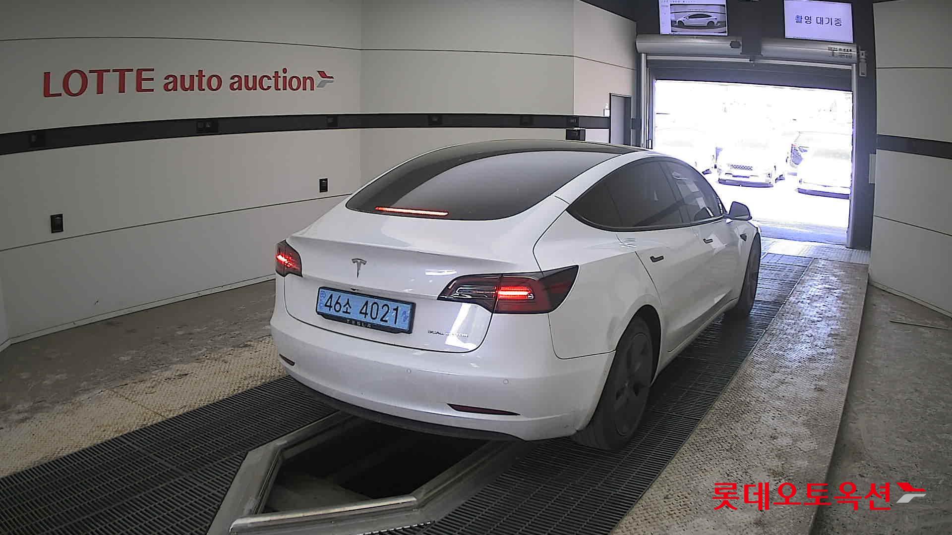 TESLA Model 3 - 18