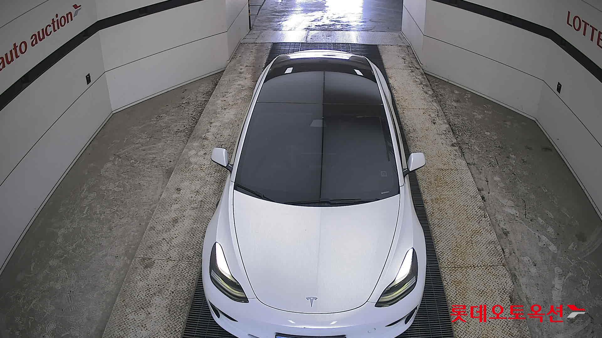 TESLA Model 3 - 7
