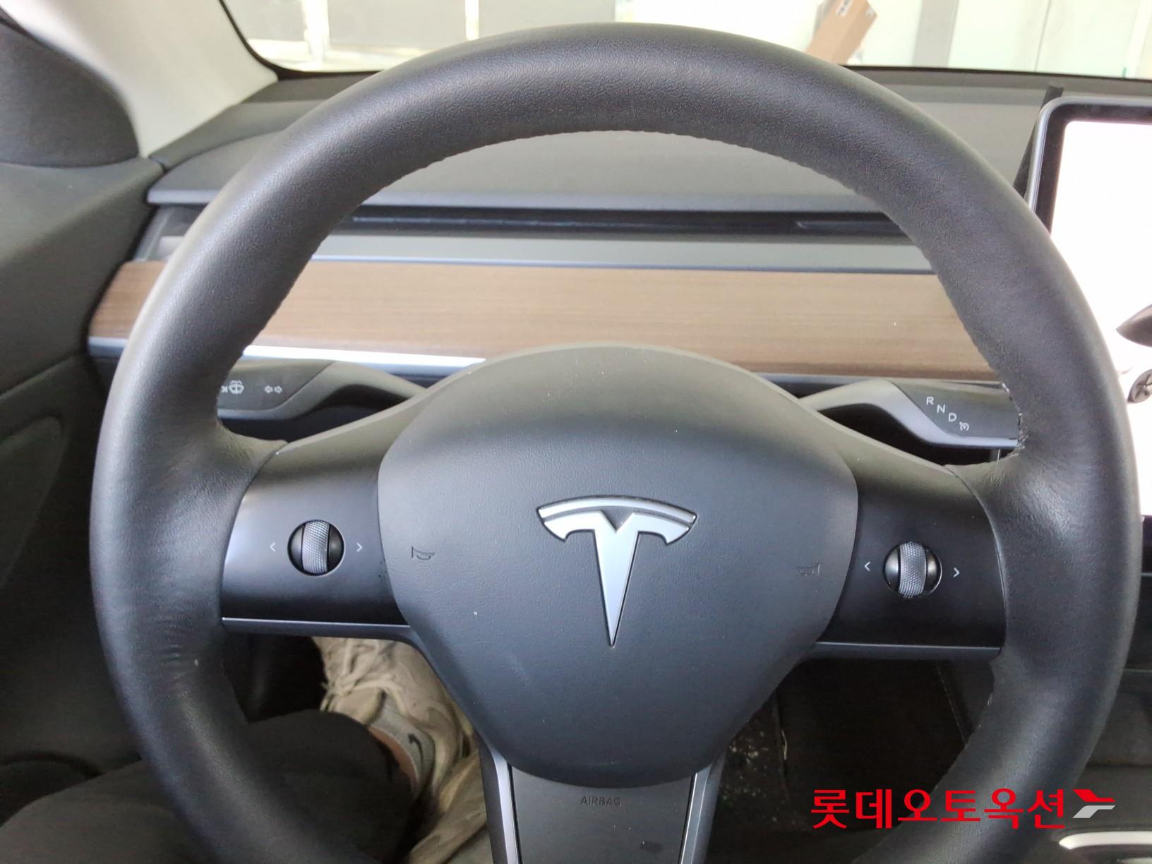 TESLA Model 3 - 30