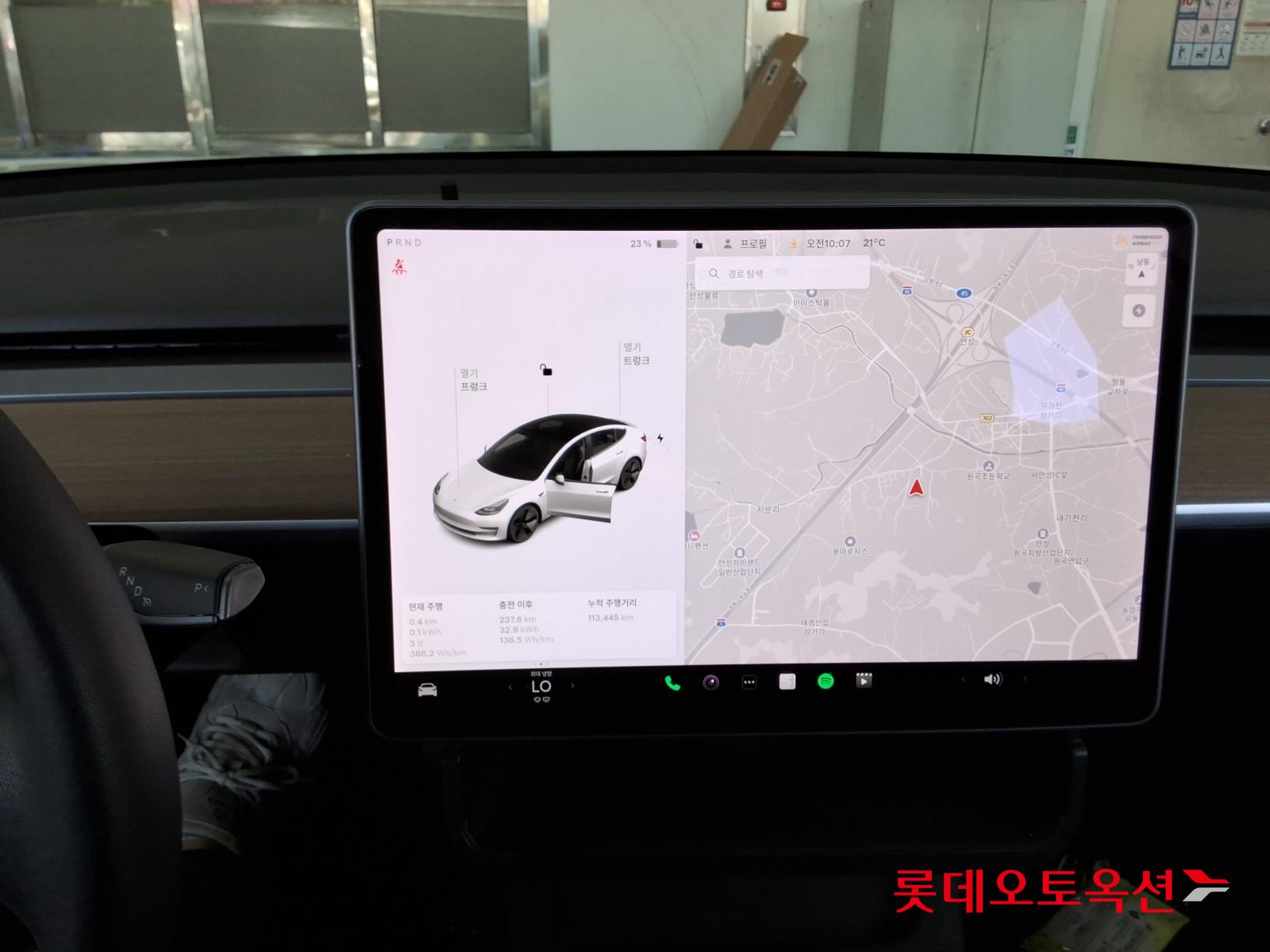 TESLA Model 3 - 35