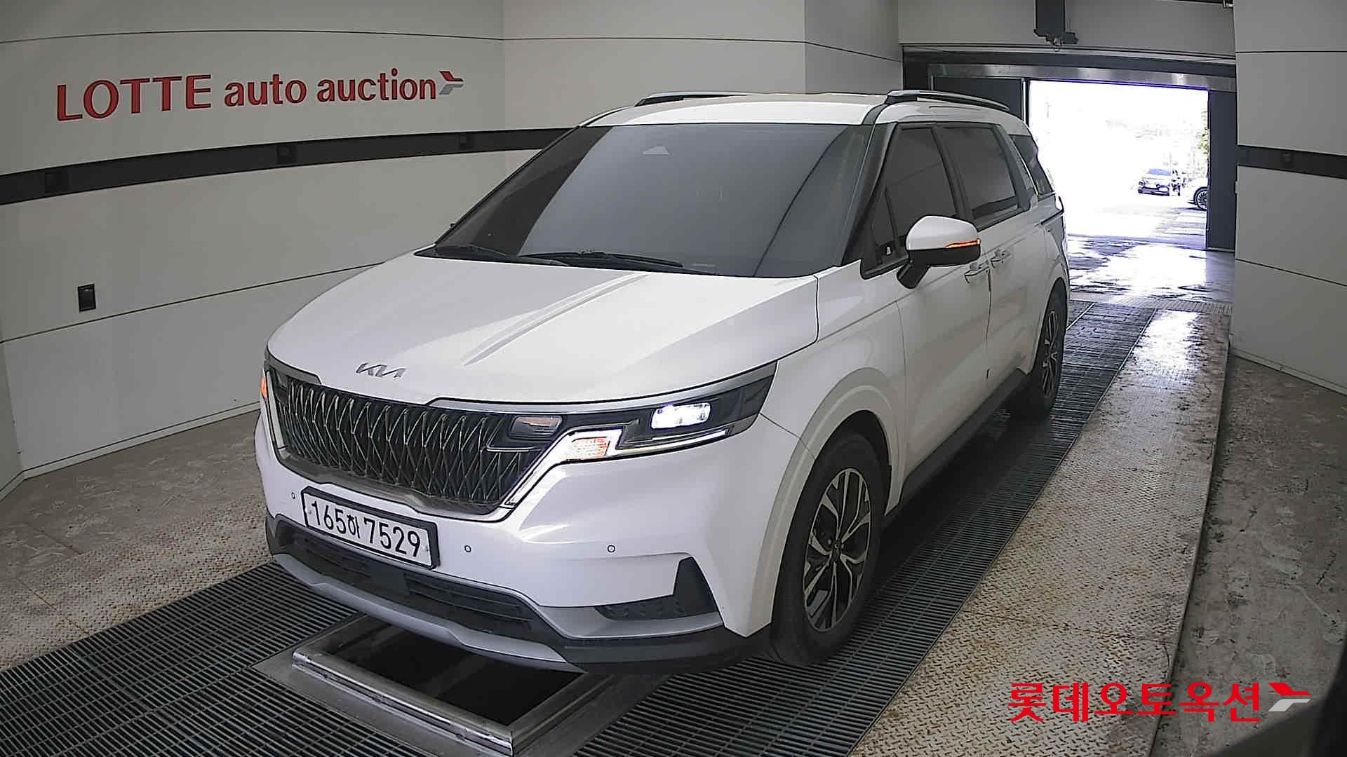 Kia Carnival - 10