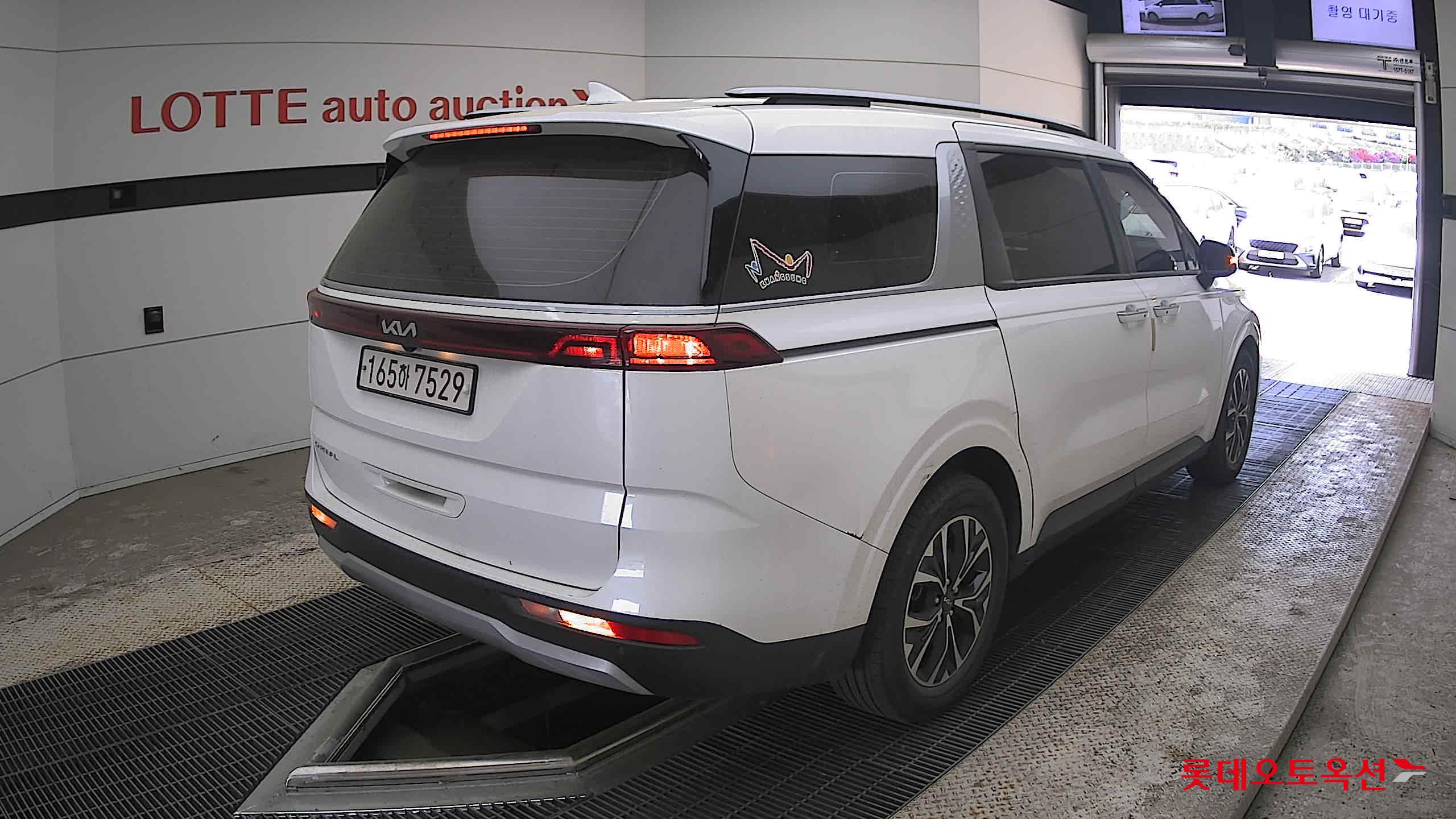 Kia Carnival - 5