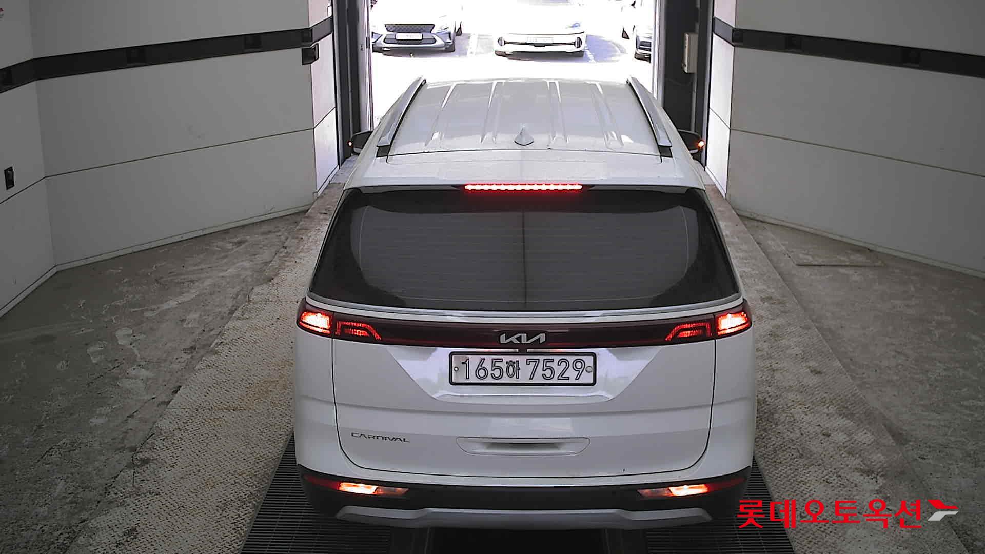 Kia Carnival - 17
