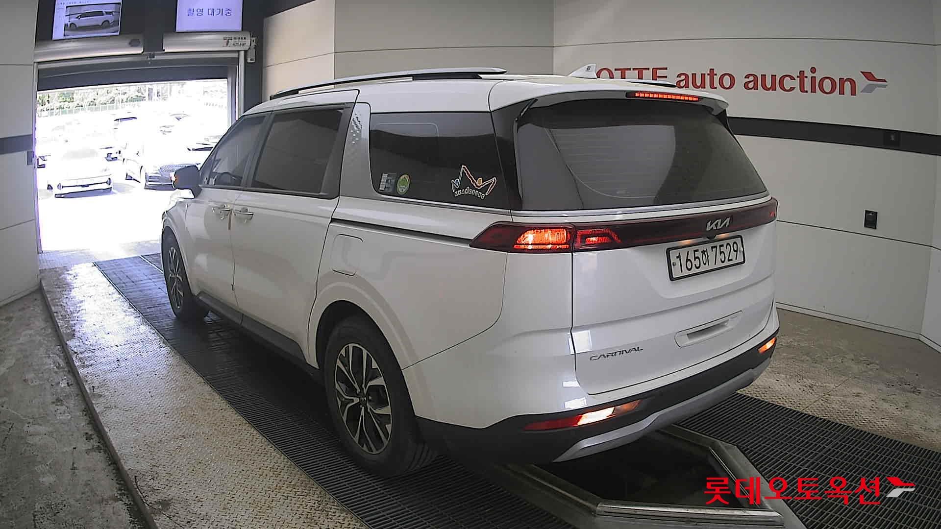 Kia Carnival - 4