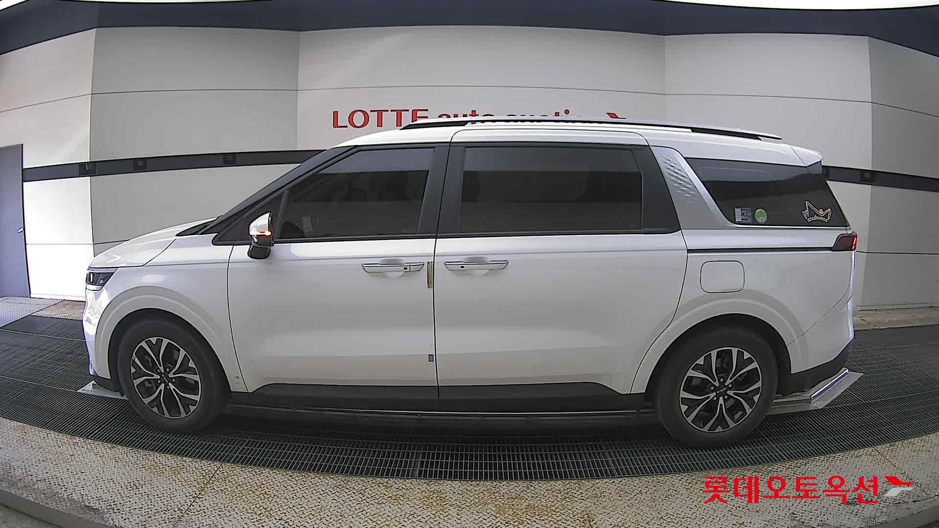 Kia Carnival - 13