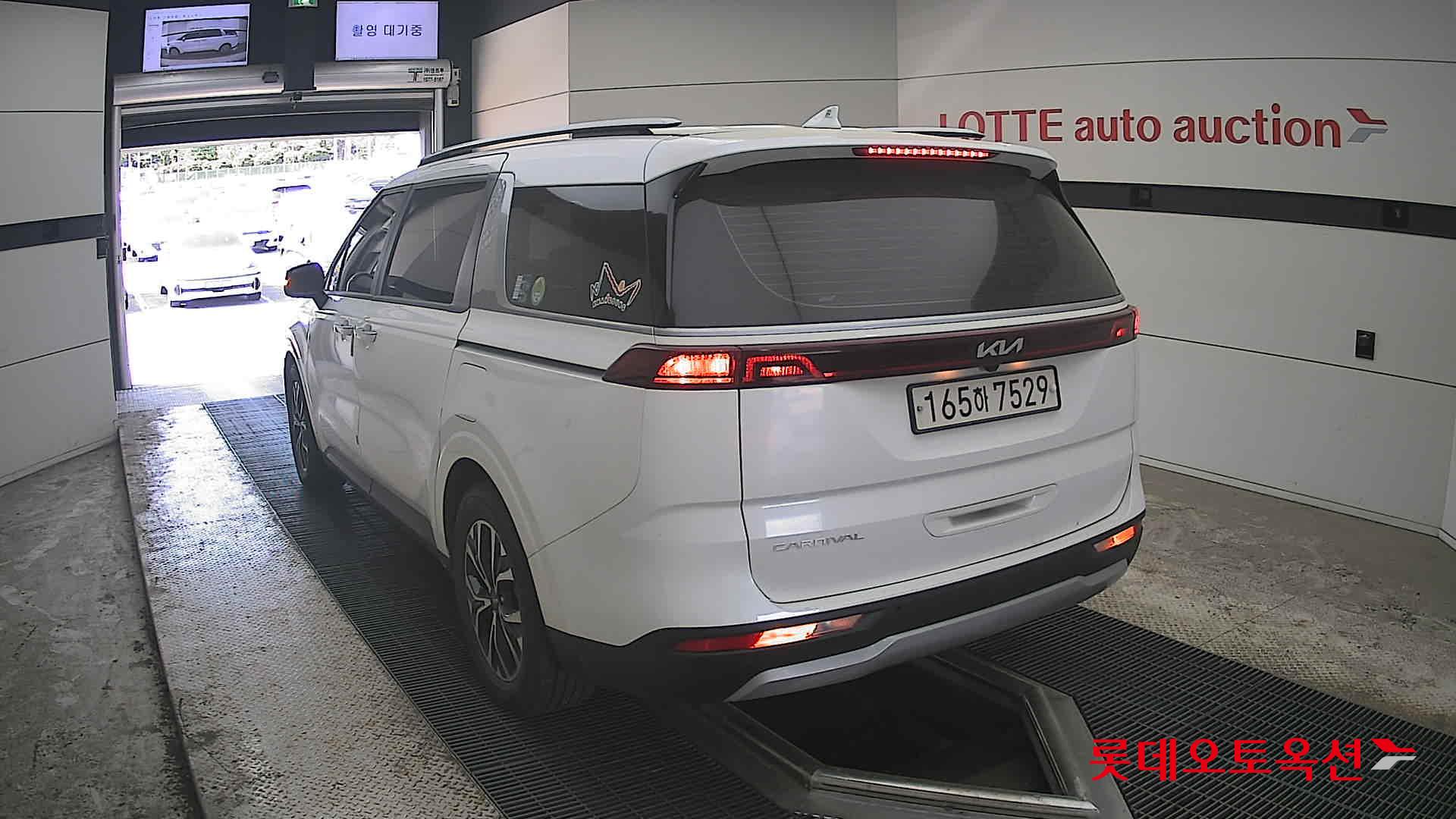 Kia Carnival - 16