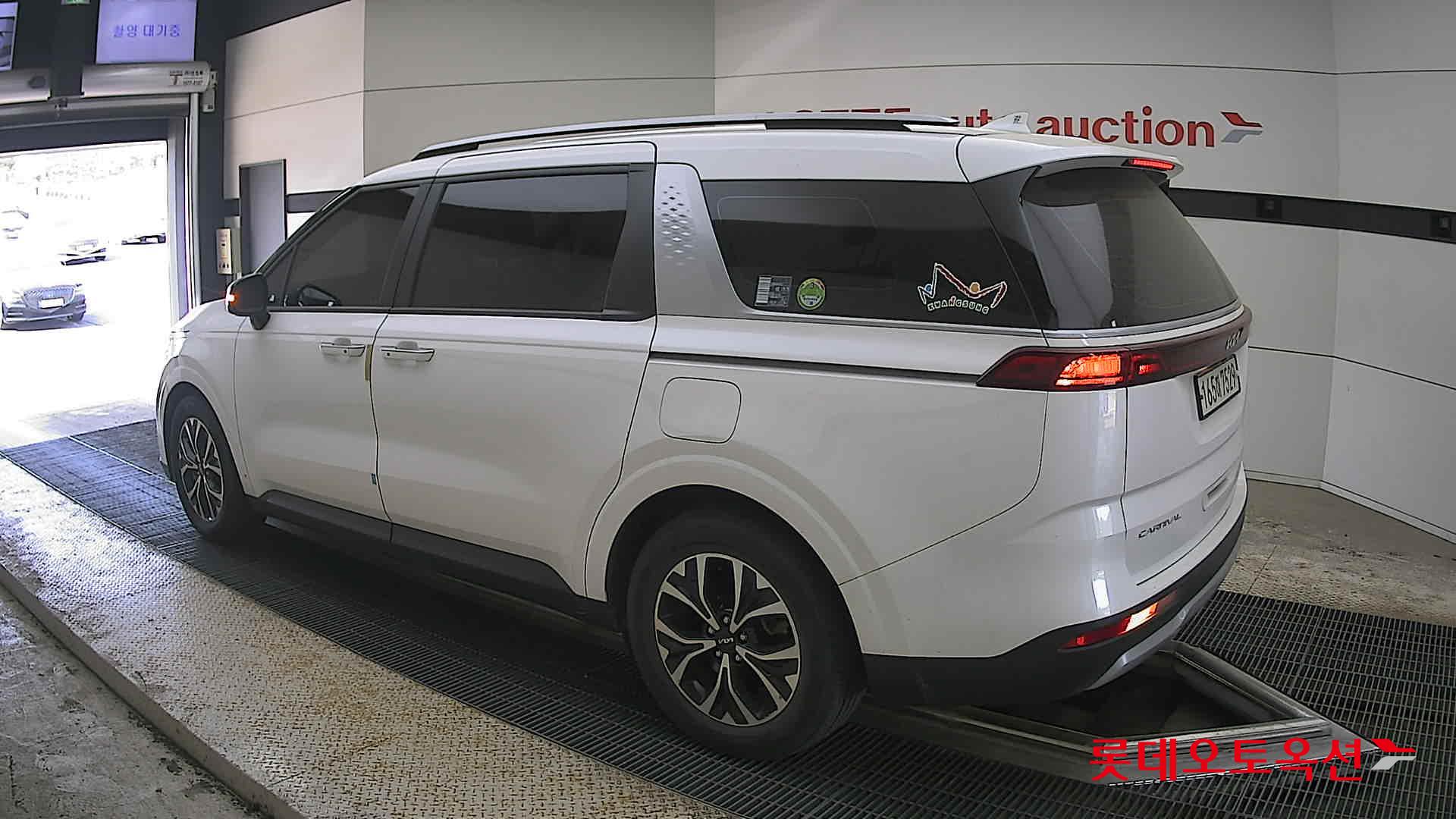 Kia Carnival - 15