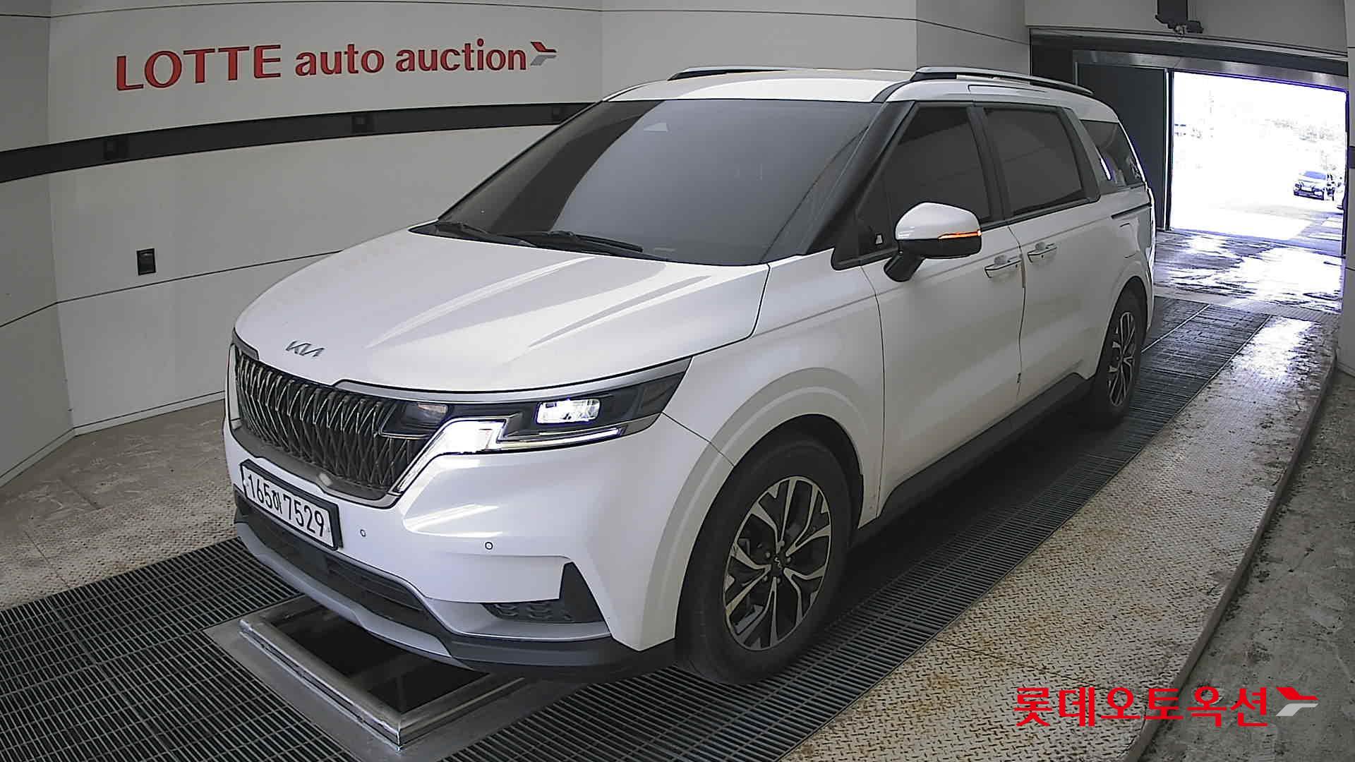 Kia Carnival - 3
