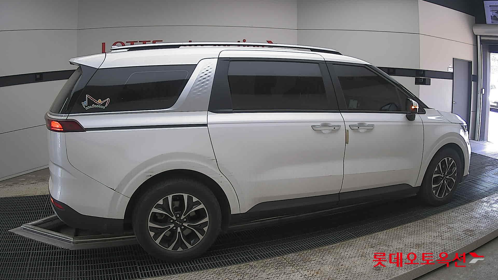 Kia Carnival - 20