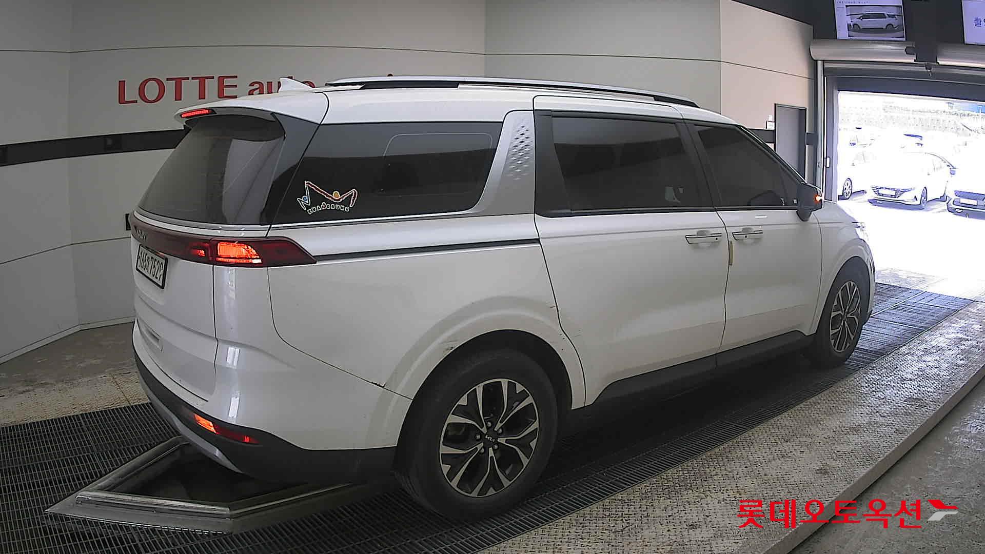 Kia Carnival - 19