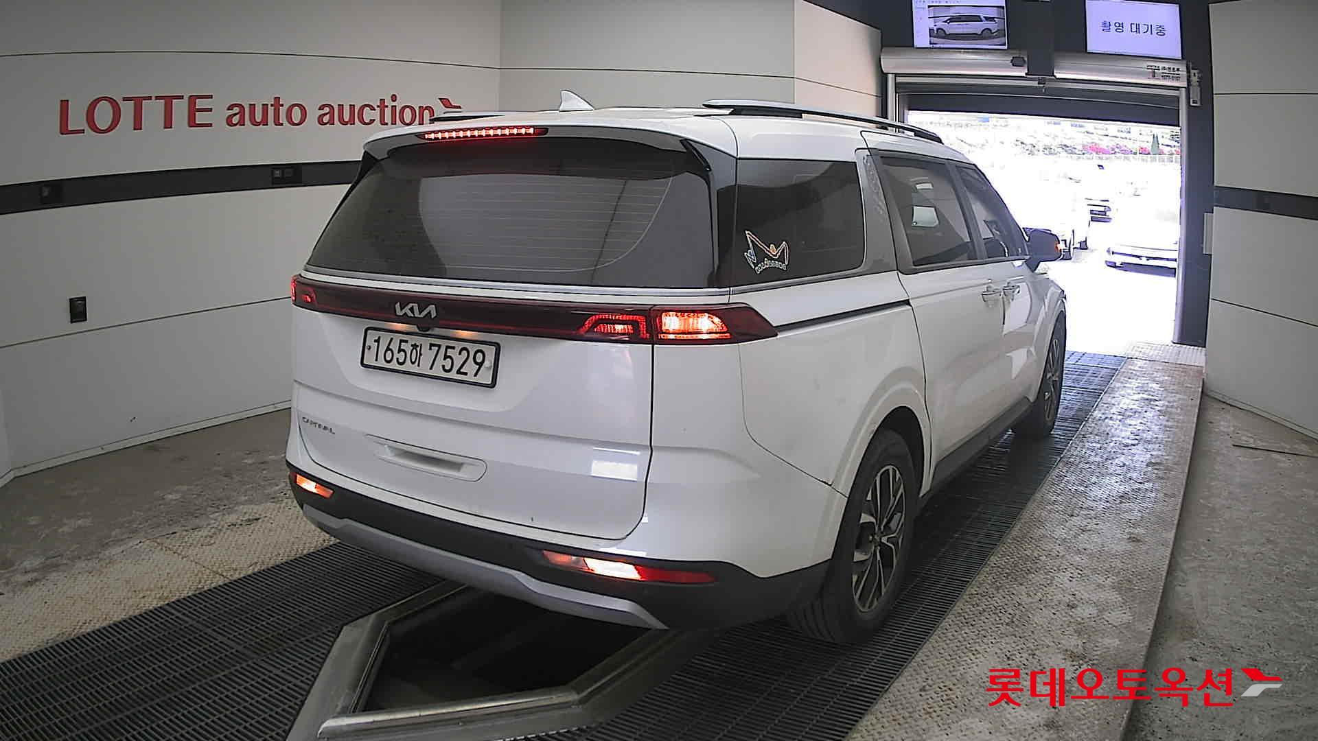 Kia Carnival - 18