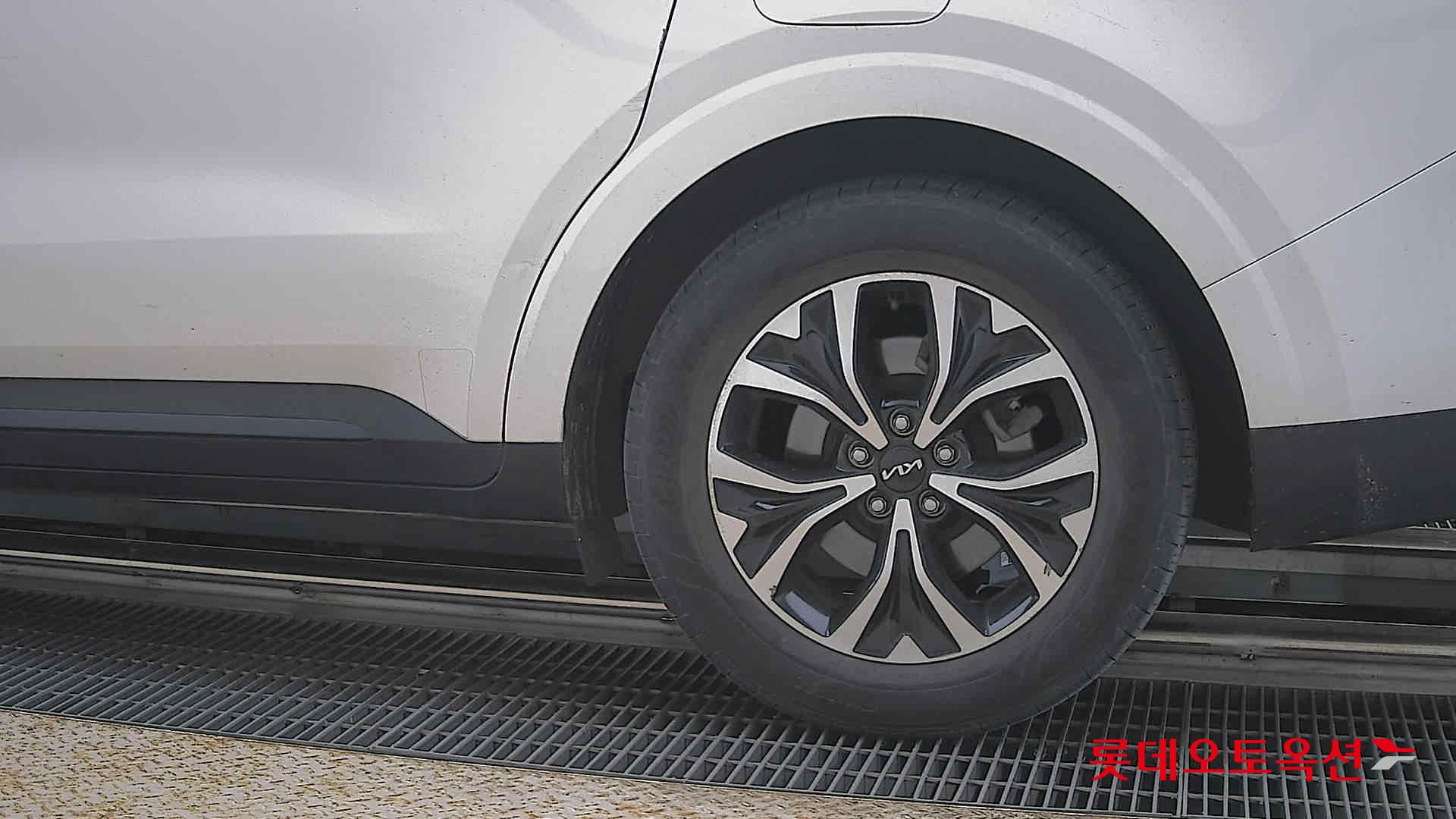Kia Carnival - 26