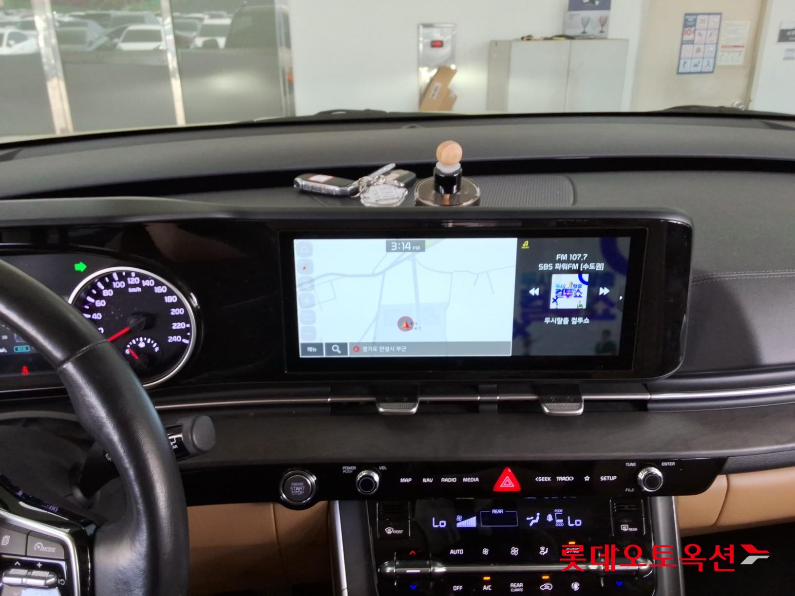 Kia Carnival - 32
