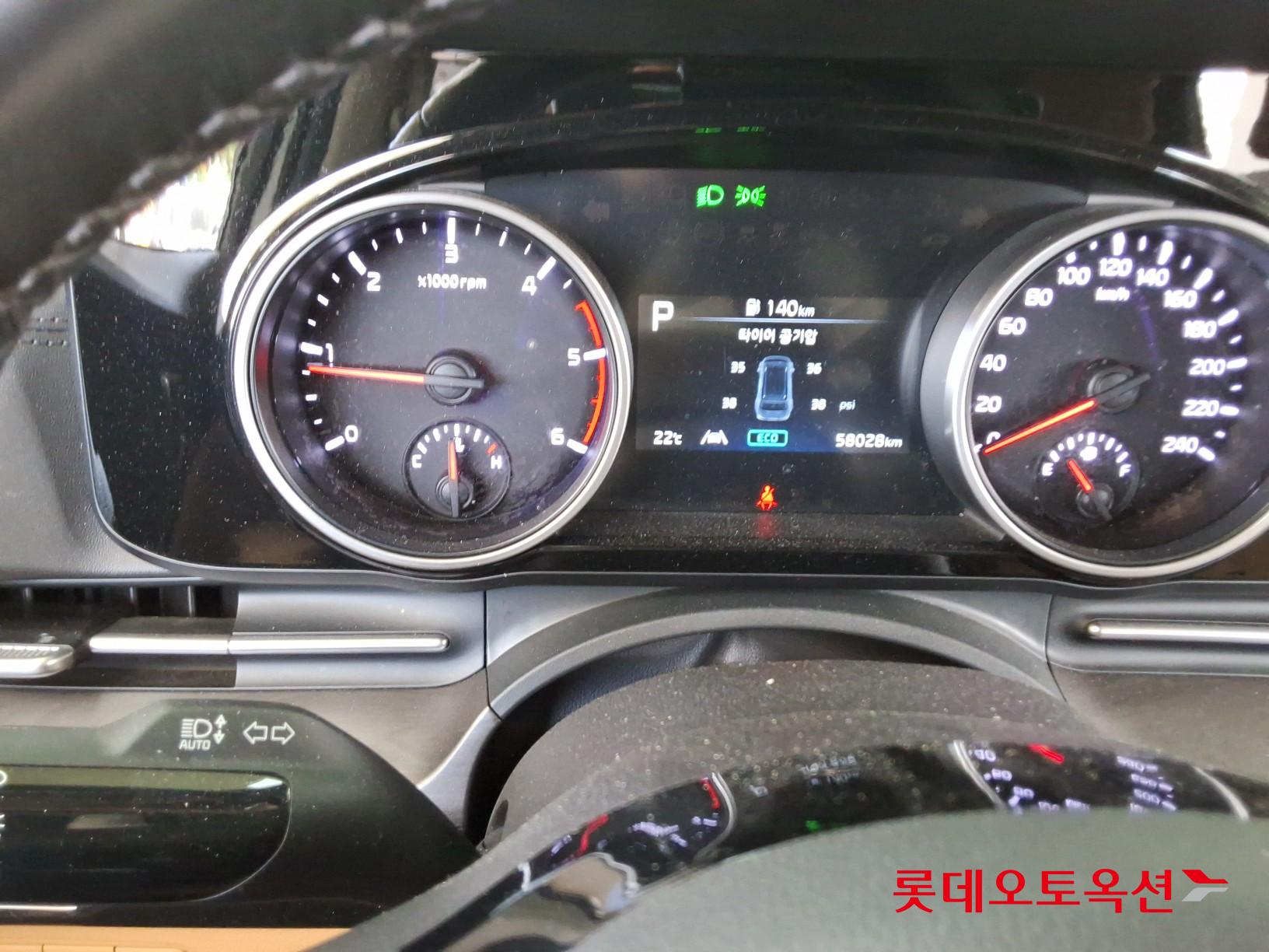 Kia Carnival - 35