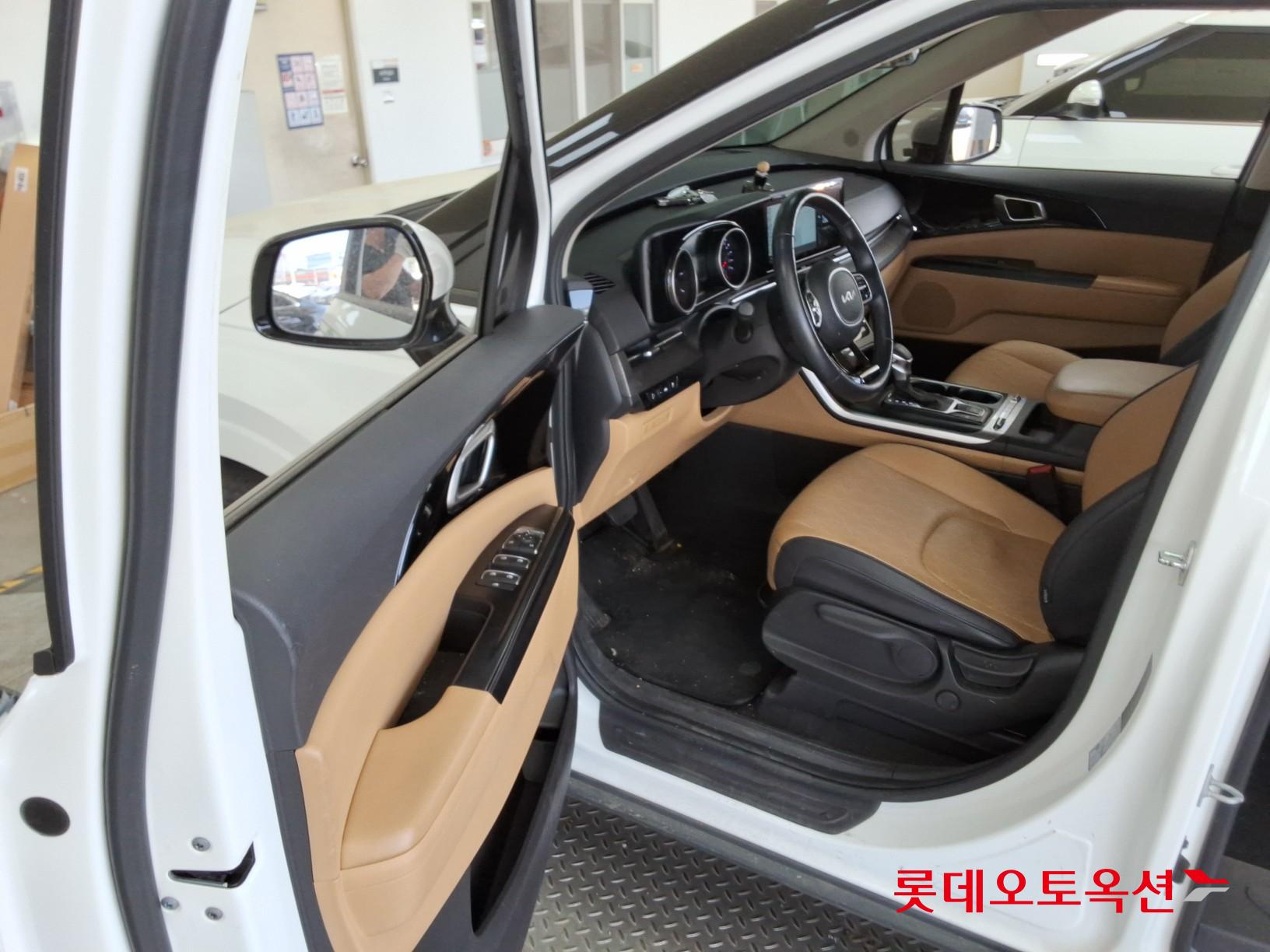 Kia Carnival - 37