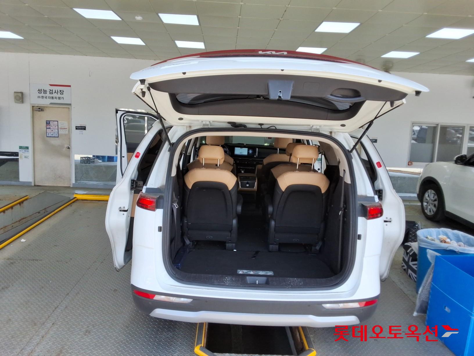 Kia Carnival - 9