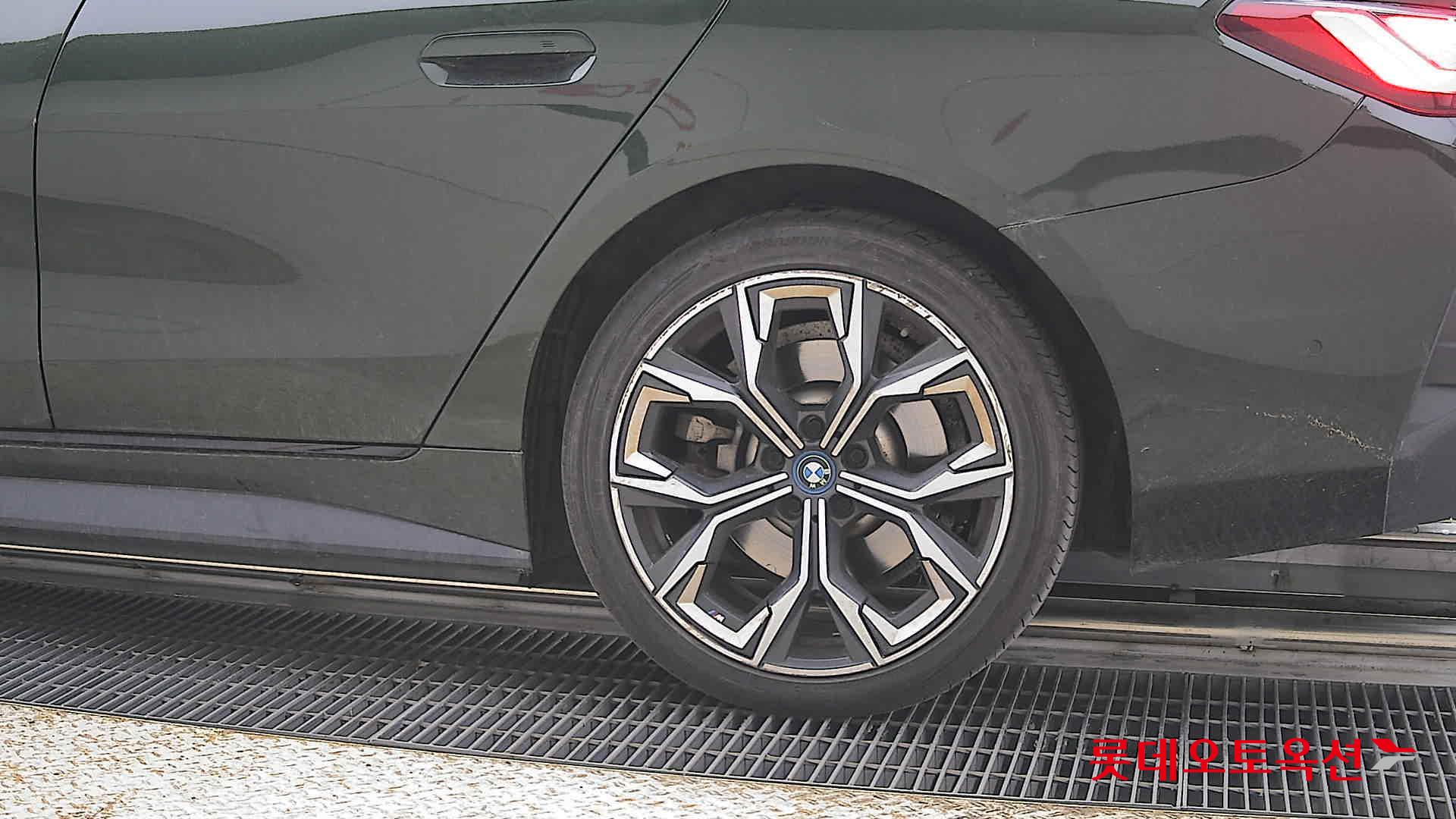 BMW i4 2022 - Image 26