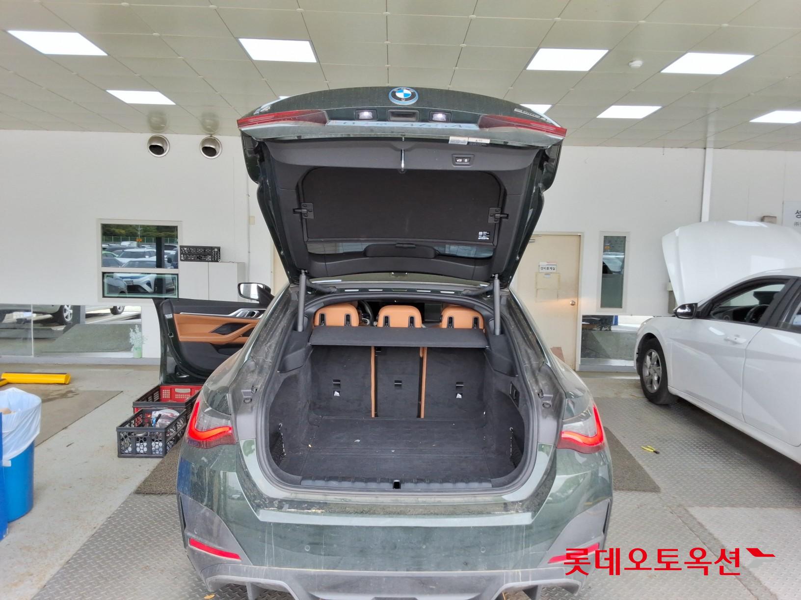 BMW i4 2022 - Image 9