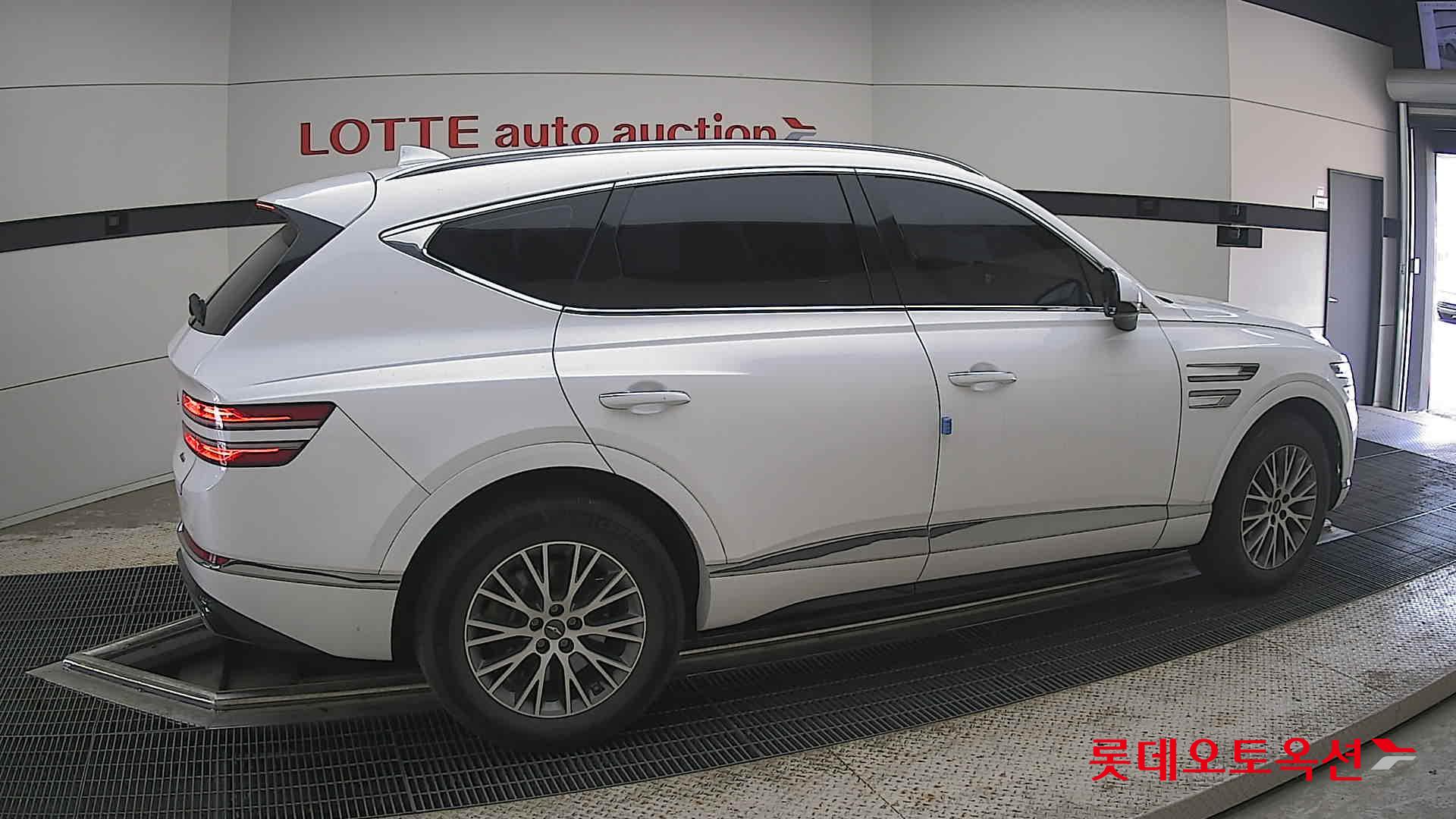 2022 - genesis gv80