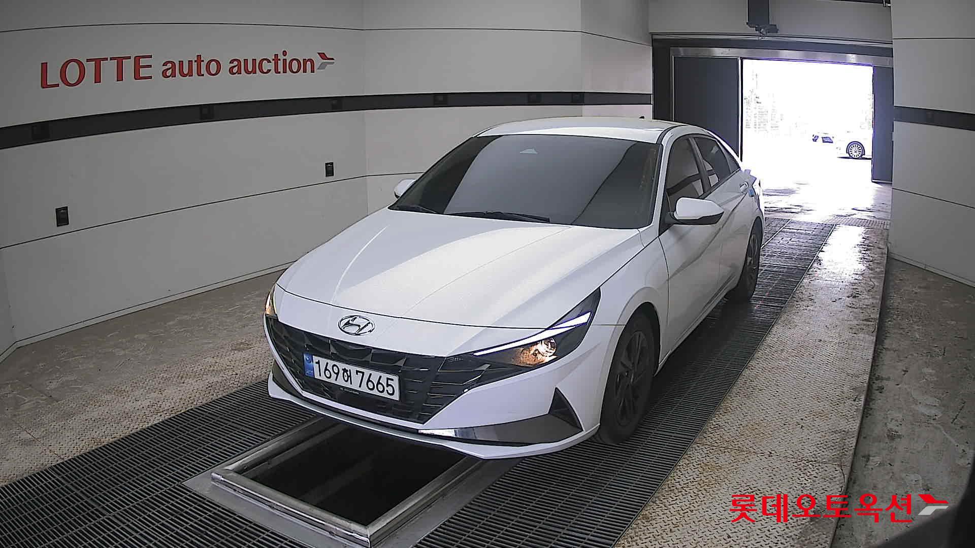 Hyundai Elantra 2023 - Image 10